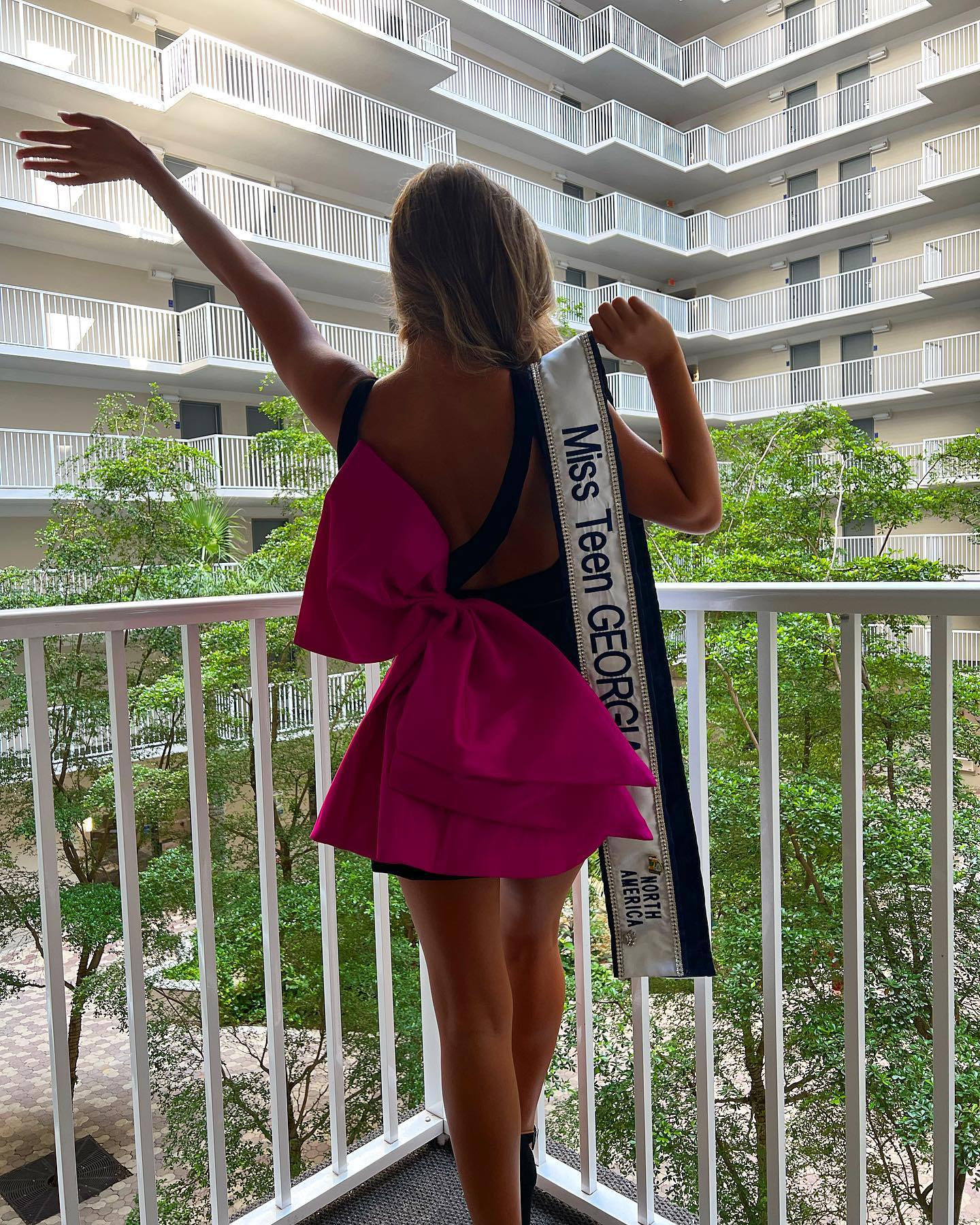 Fitted Velvet Cocktail Hoco Dress 2024 Bow Lady Formal Event Party Gown V-Neck Short Club Night Graduation NYE Homecoming Gala