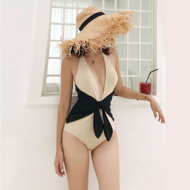 Hot Spring Swimsuit Feminine V-Neck One Piece Bikini Black Slim Covering Small Chest Wrapped Backless Swimsuit AMAIO