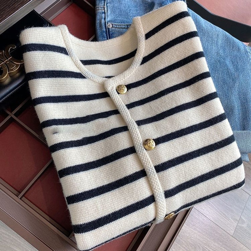 Korean Fashion Sweater Cardigan White Black Striped Knitted Sweater Women 2024 Winter Short Cardigan Long Sleeve Cardigan Female