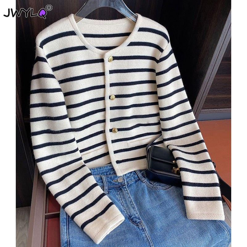 Korean Fashion Sweater Cardigan White Black Striped Knitted Sweater Women 2024 Winter Short Cardigan Long Sleeve Cardigan Female AMAIO