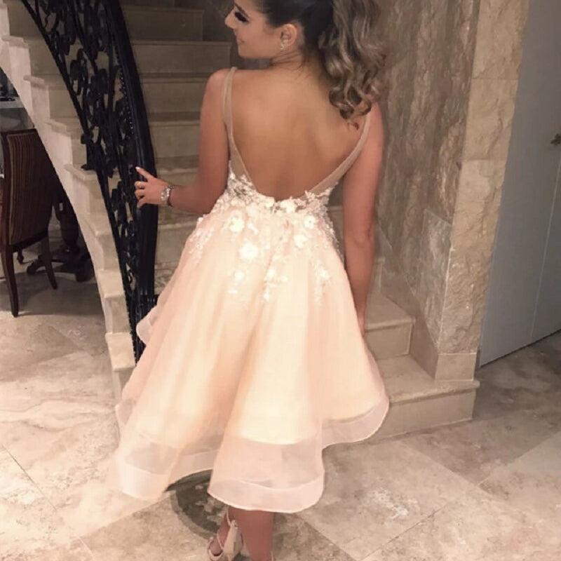 Lovely Short Homecoming Gowns Straps V Neck Cocktail Dresses Floral Open Back Sleeveless Wedding Party Gowns Mini Prom Dress