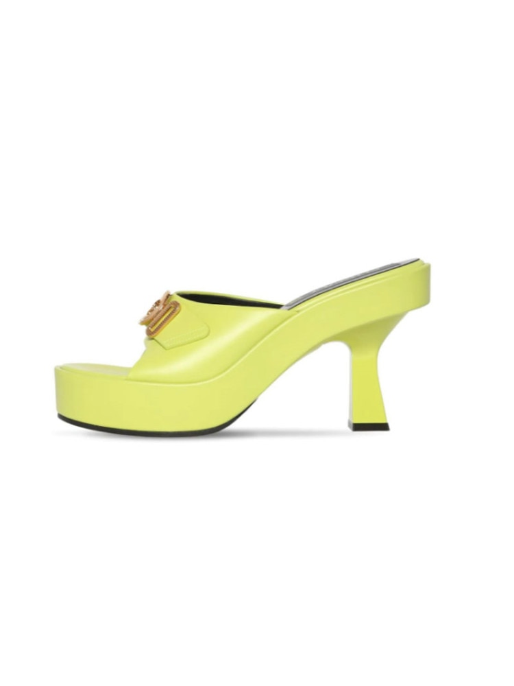 New European and American High-heeled Slippers with Thick Soles In The Summer of 2024 Fashion Metal Belt Buckle Show Sandals Light yellow