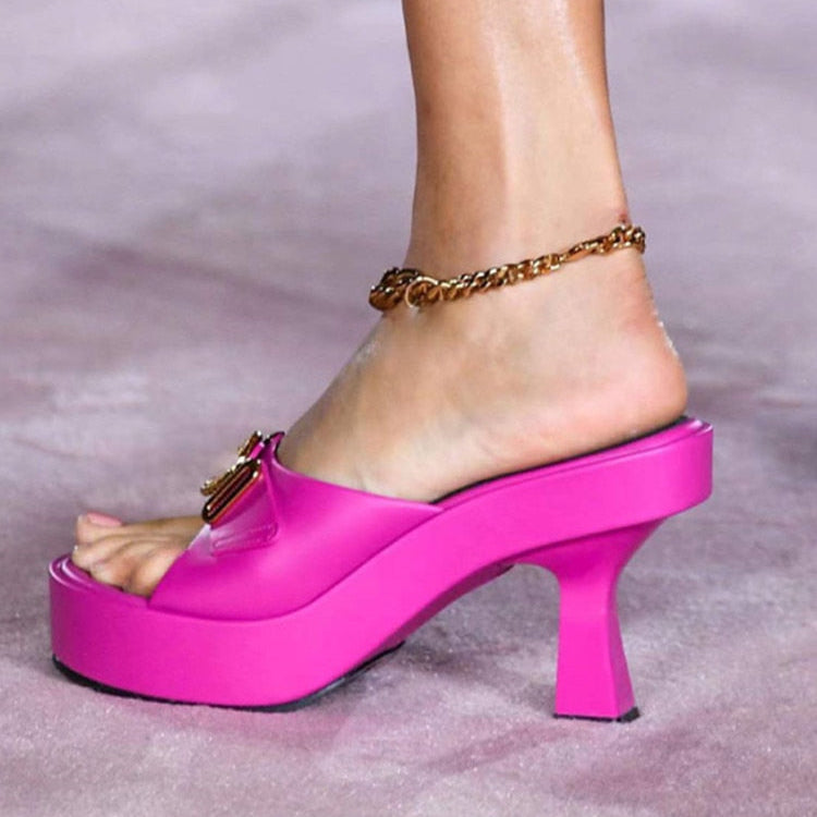 New European and American High-heeled Slippers with Thick Soles In The Summer of 2024 Fashion Metal Belt Buckle Show Sandals rose red