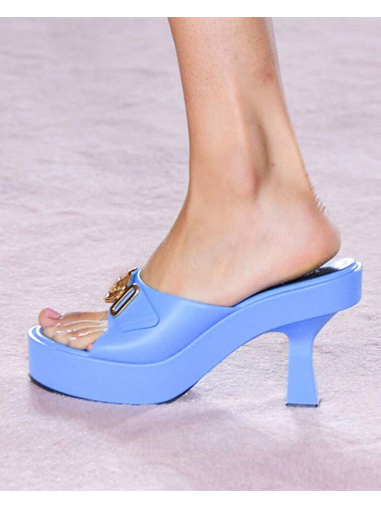 New European and American High-heeled Slippers with Thick Soles In The Summer of 2024 Fashion Metal Belt Buckle Show Sandals blue