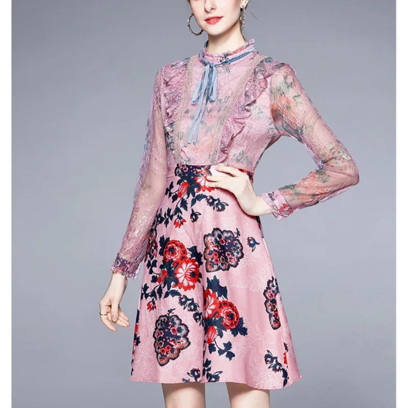 2024 New Women's Summer Fashion Retro Print Stand Up Neck Lace Splice Style Bow Slim Fit Long Sleeved Mid Length Version Dress Pink