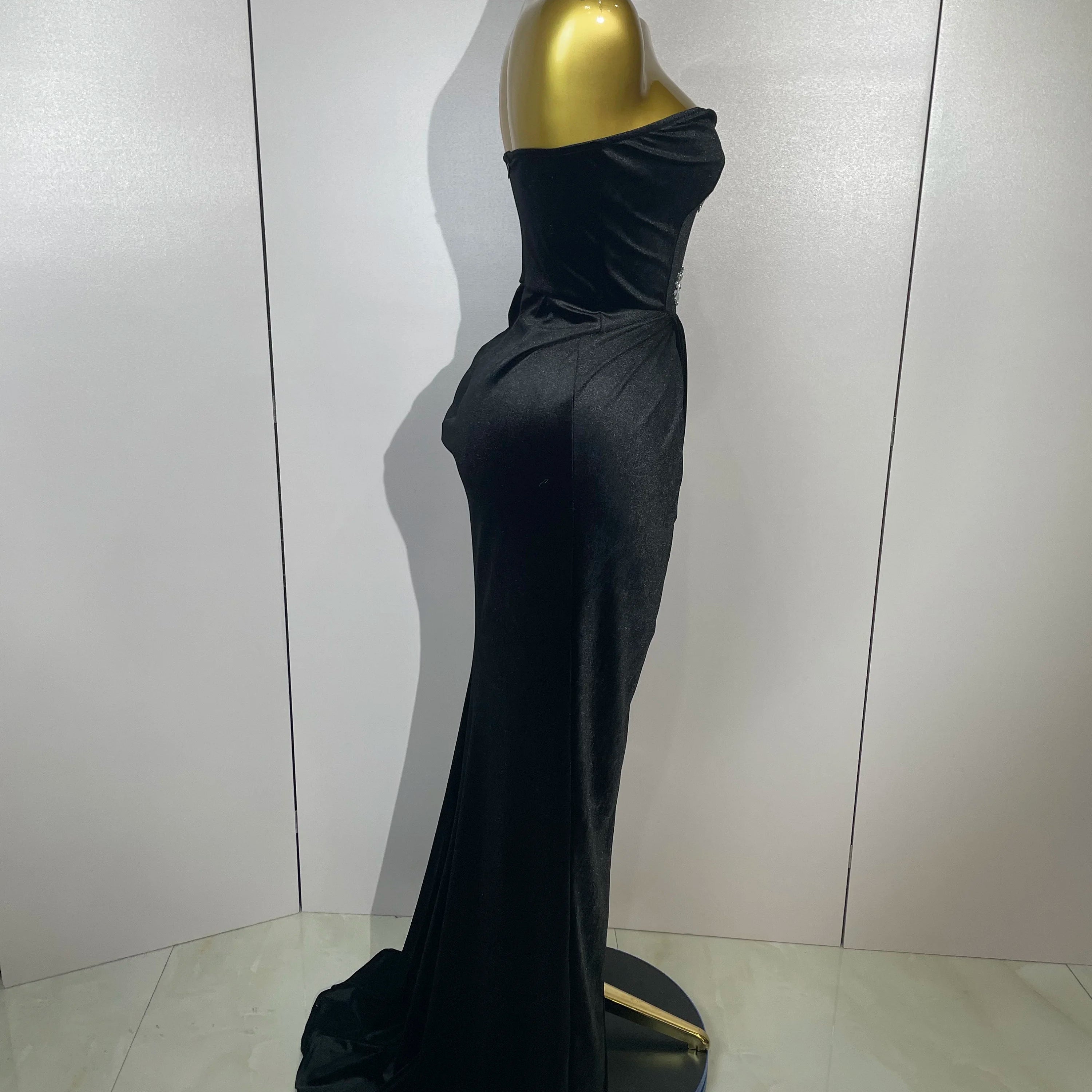 2025 Sparkly Rhinestones Mesh Sexy Split Velvet Gloves Long Dress Women Birthday Celebrate Wedding Gown Stage Photo Shoot Wear