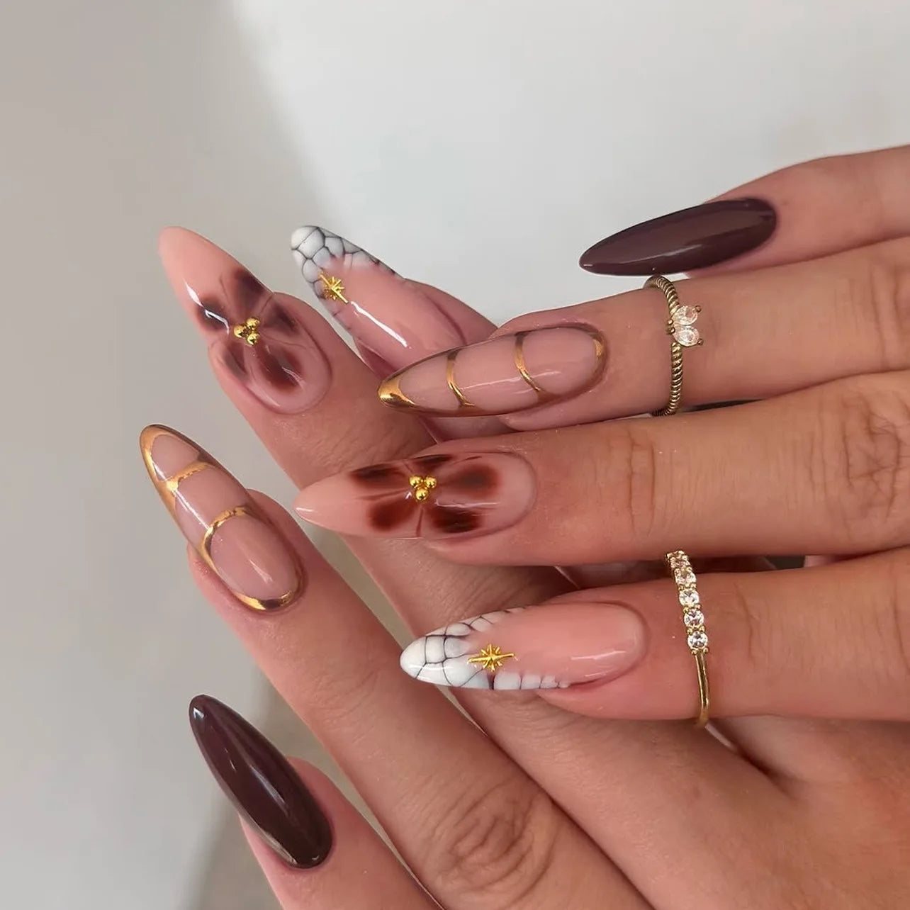 24Pcs Snake's Skin Design French False Nails Mid-length Almond Head Press on Nails Brown Flower Pattern Stiletto Fake Nail Tips 3776