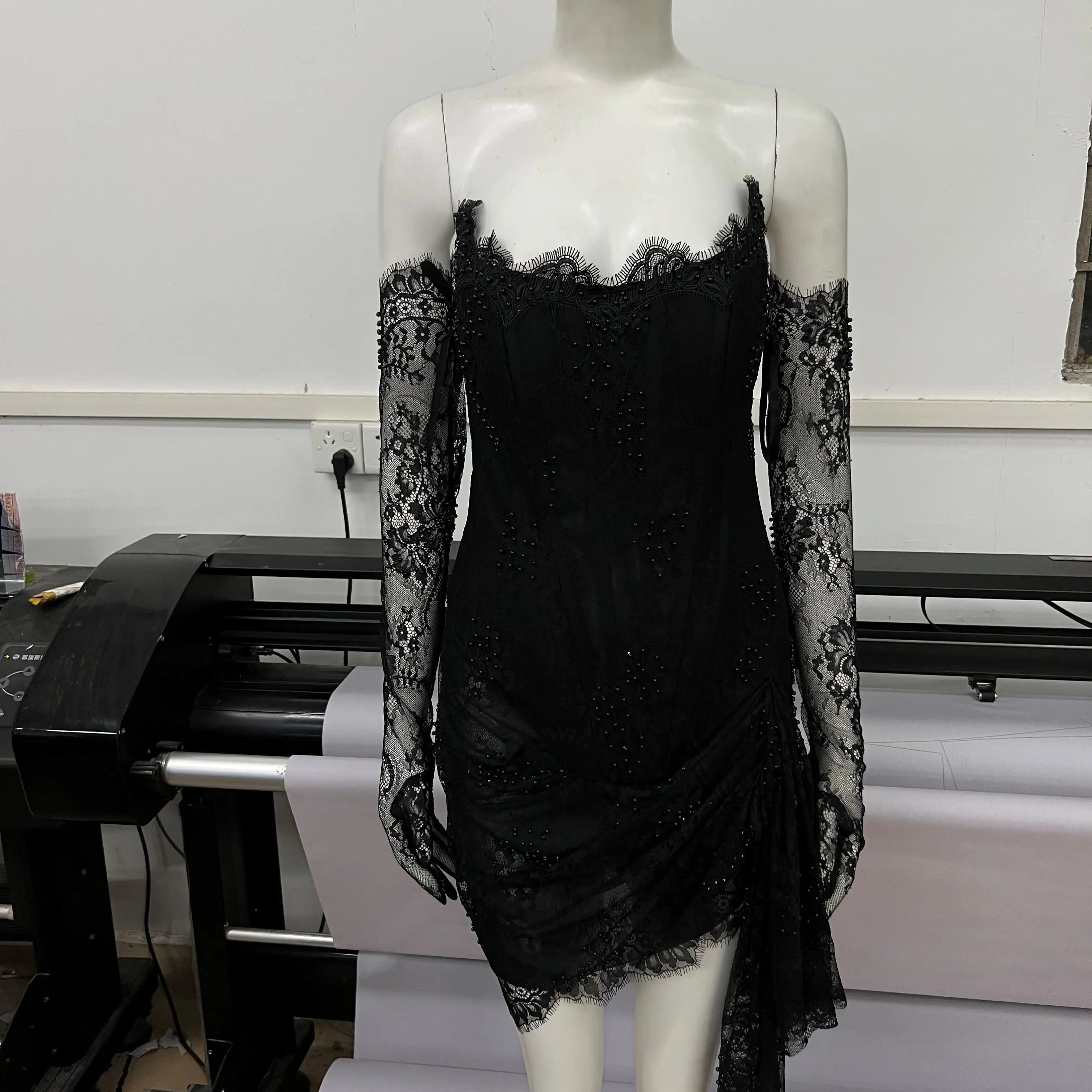 Black Red European Lace Gauze Gauze Wrapped Chest Irregular Mini Skirt