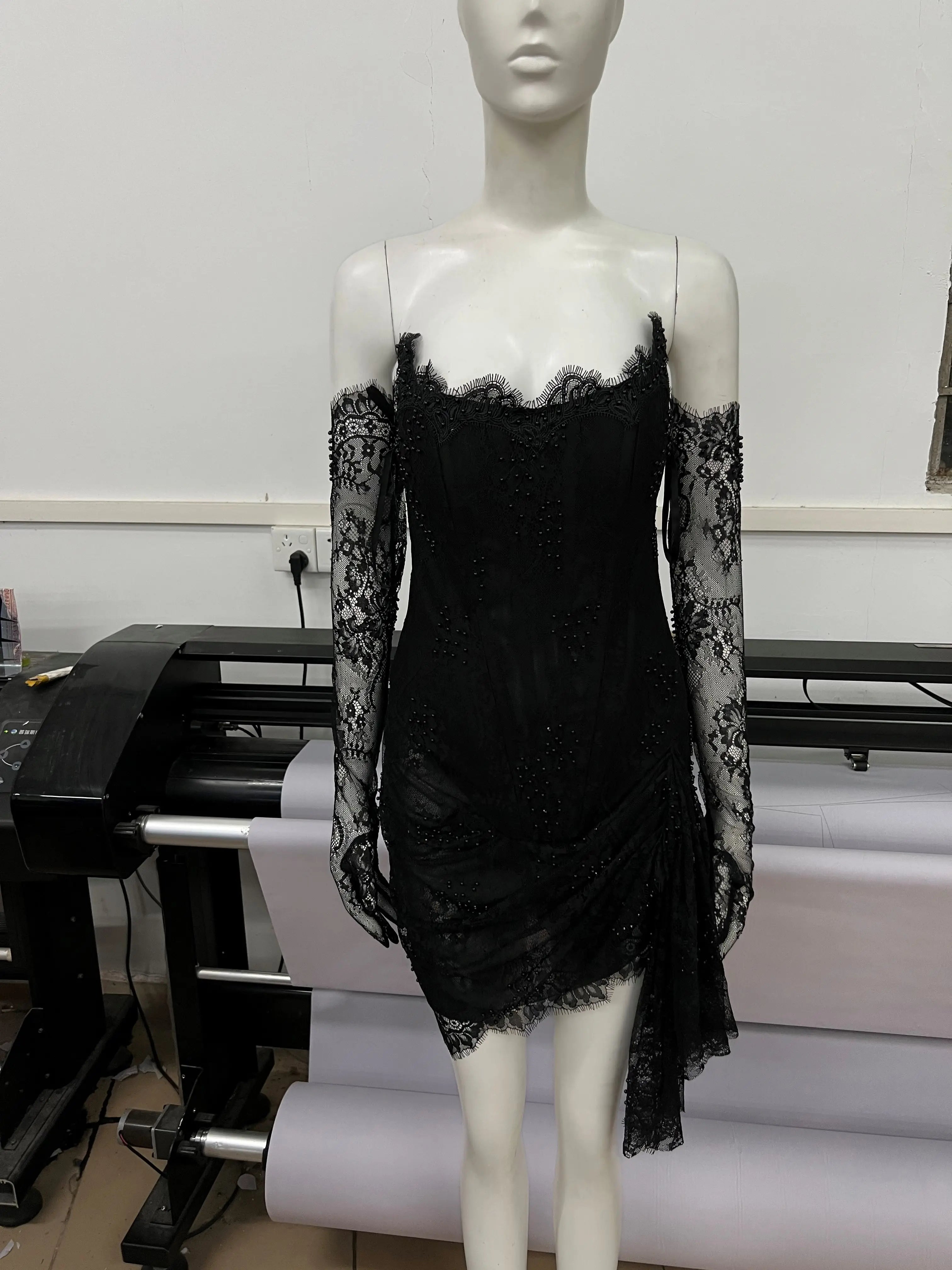 Black Red European Lace Gauze Gauze Wrapped Chest Irregular Mini Skirt