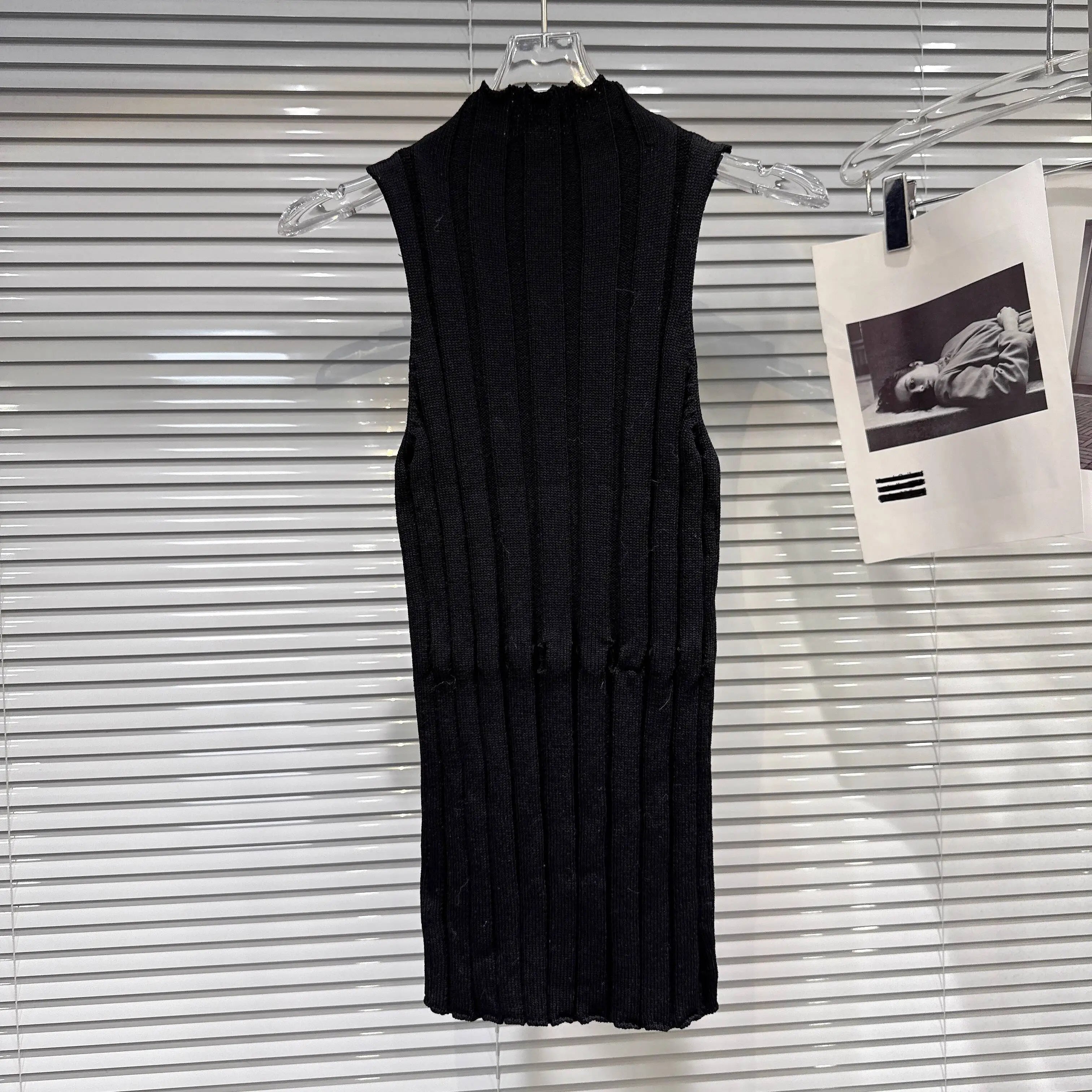 Winter New Fashion Off-Shoulder Belted Slim Knitted Vest For Women Solid Color Versatile Long Sleeveless Top 11A07505