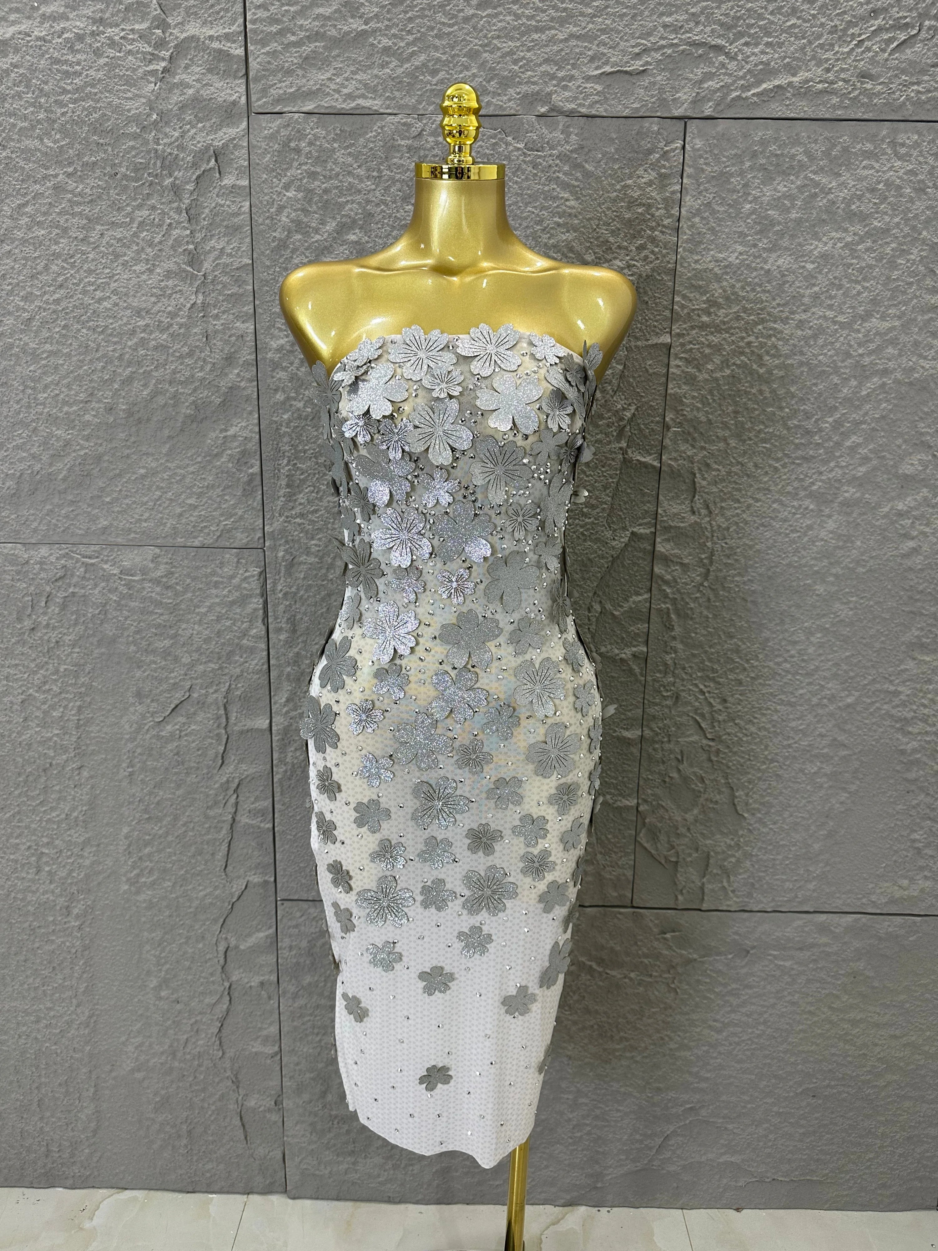 Sparkly Women Sexy Strapless Slim-fit 3D Flower Evening Gala Party Nightclub Cocktail Party Stage Performance Costume Silver