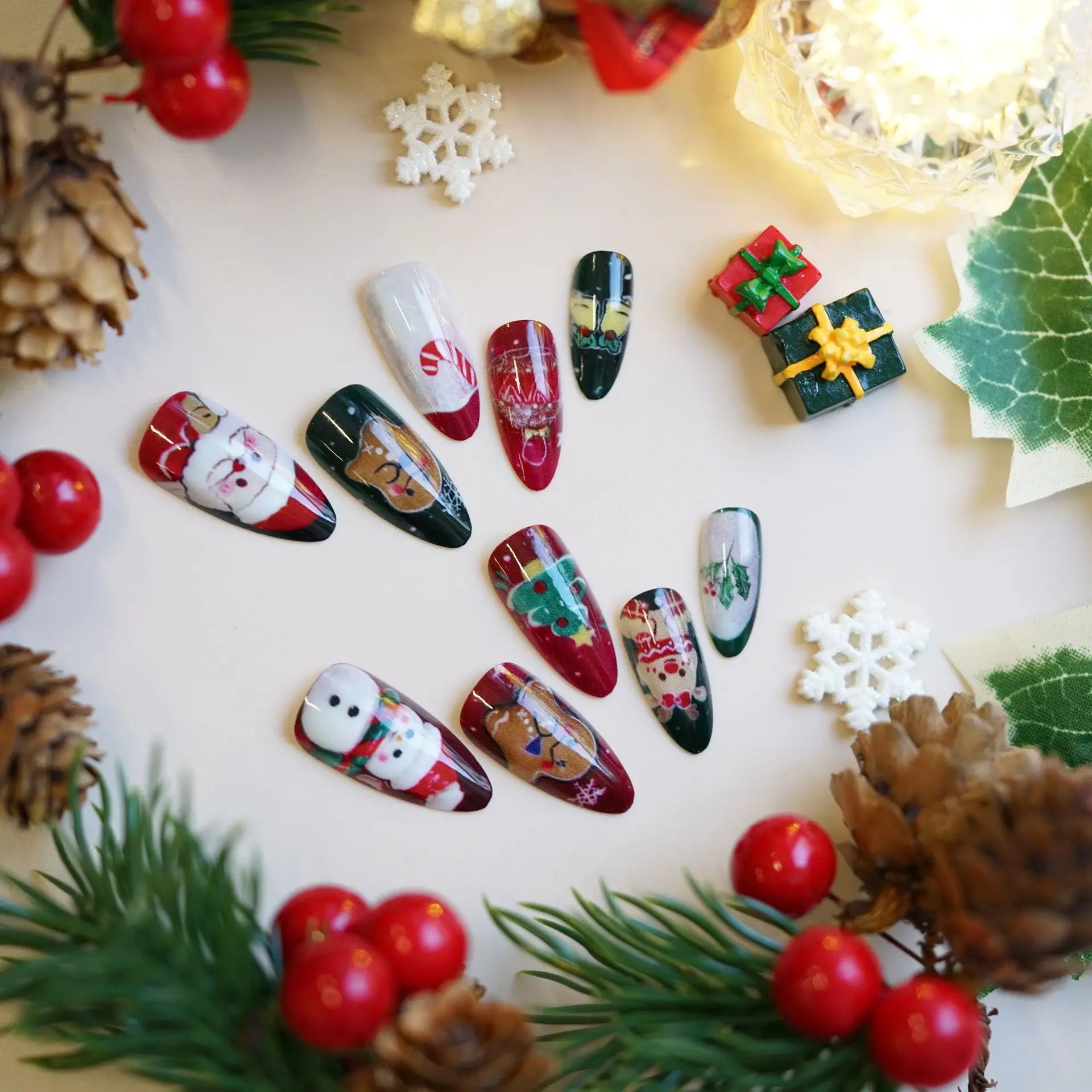 24pcs Cute Santa Claus Press on Nails Christmas Tree Gingerbread Man Fake Nails Sweet Red Almond False Nails New Year Xmas Gift