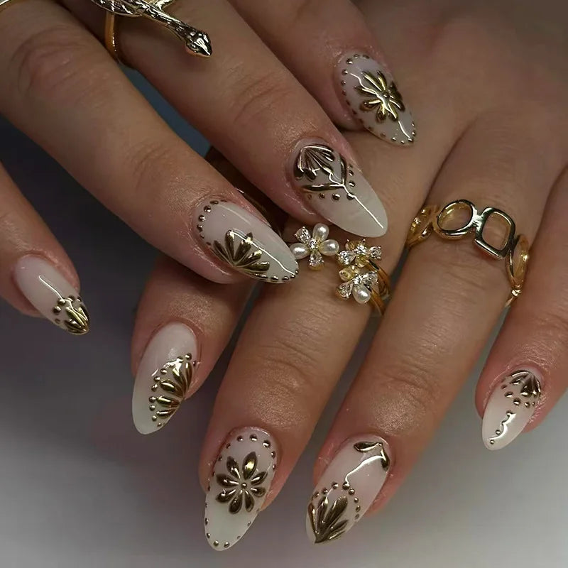 24Pcs Simple French Fake Nails with Short Almond Head Design Nail Patch Gold Love Starburst Pattern Wearable Press on False Nail 5