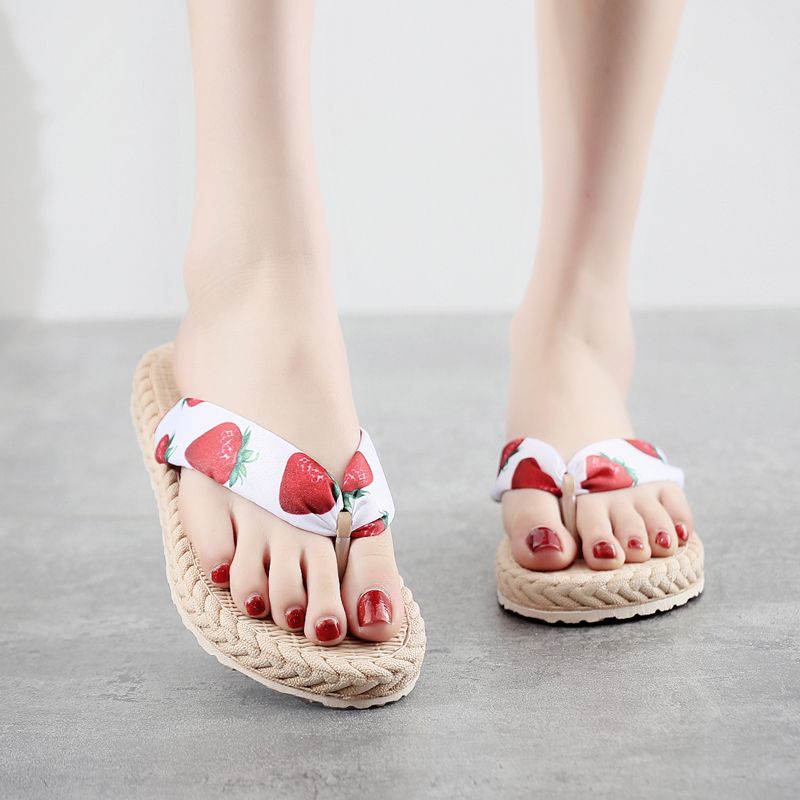 Summer Women's Slippers, Fashionable and Versatile Shopping Traveling Beach Herringbone Flat Sandals Strawberry style