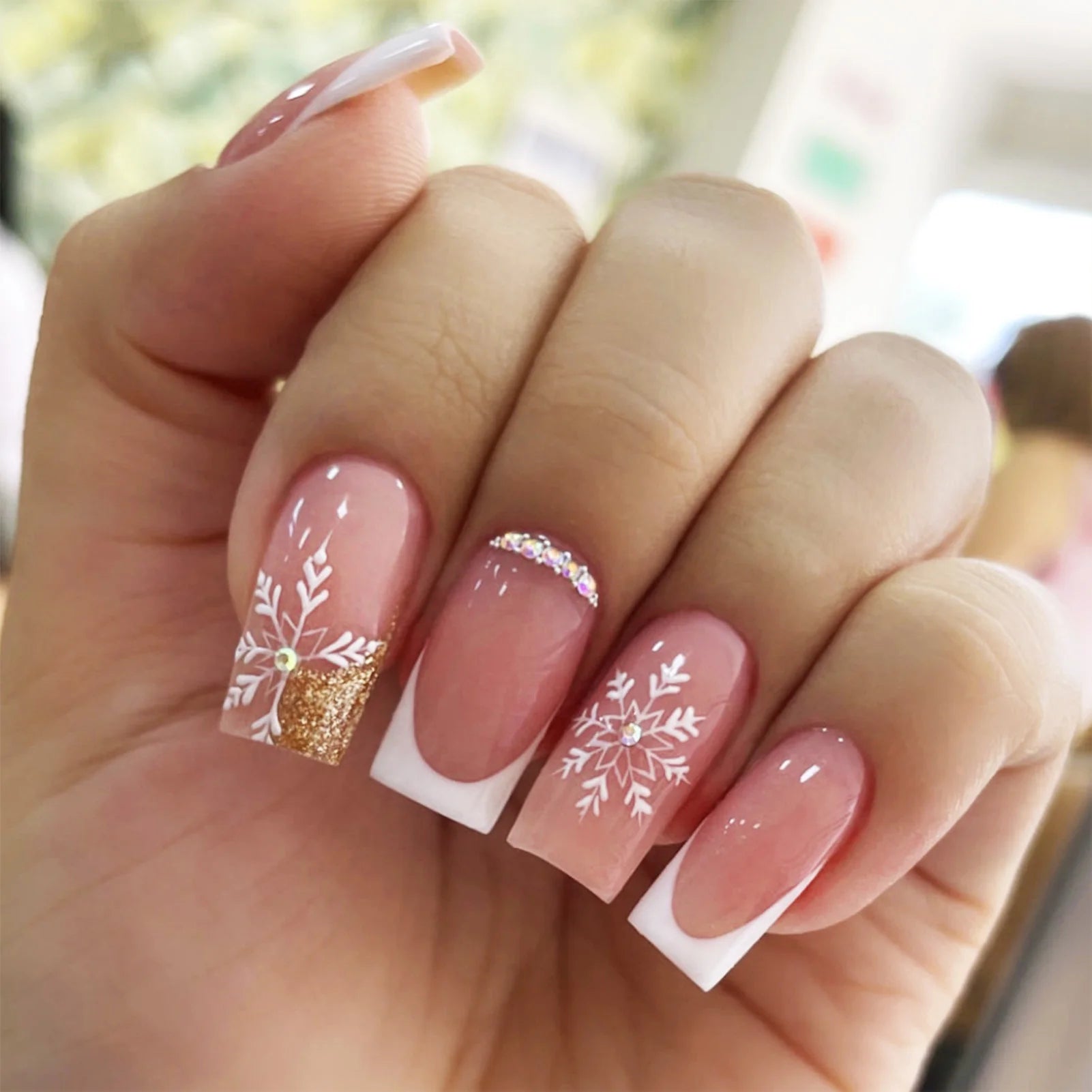 Nude Pink Fake Nails 24Pcs White French Press On Nails Snowflake Printed Women Girls Christmas Party Wearable False Nails Art As show