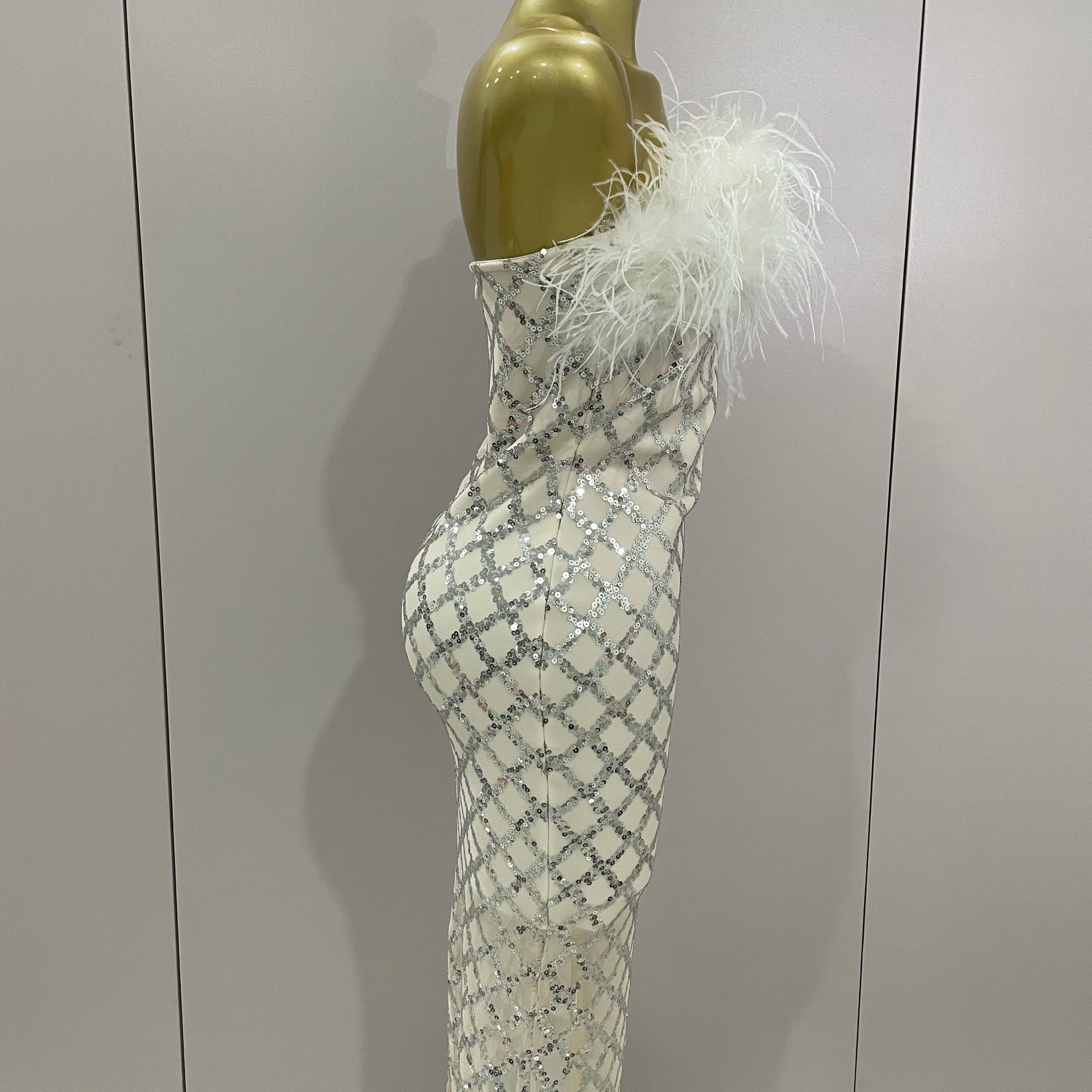 2025 New Shinning White Feathers Sequins Straples Bodycon Dress Women Fashion Celebrate Luxury Birthday Party Cocktail Dress