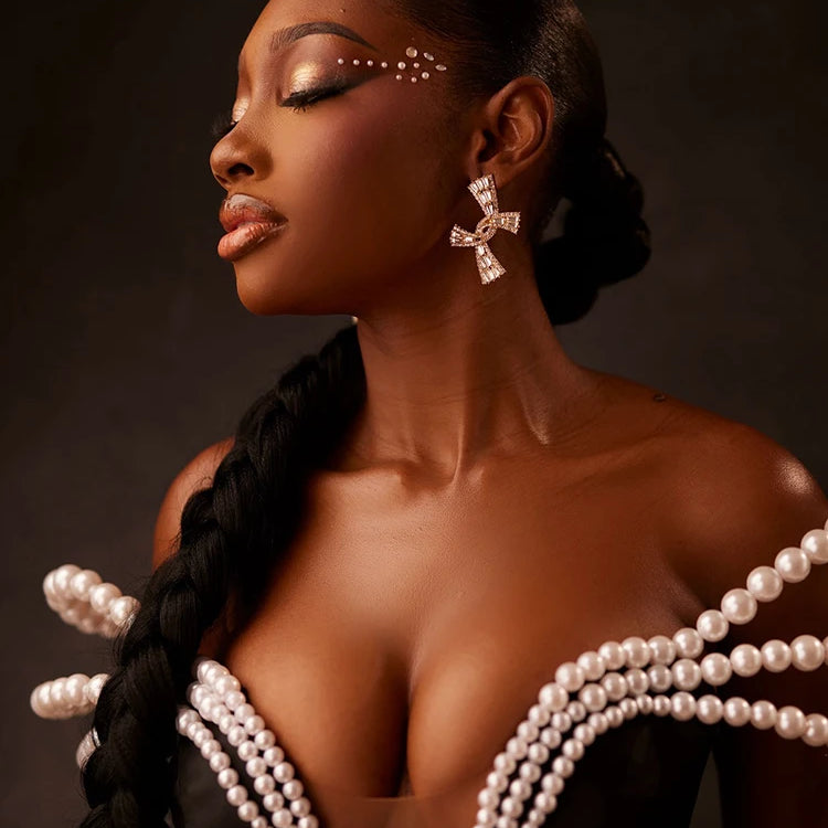 Chic Off-Shoulder Black Maxi Dress with Pearl Cut out High Slit Design for Gala Party Glamorous Gown