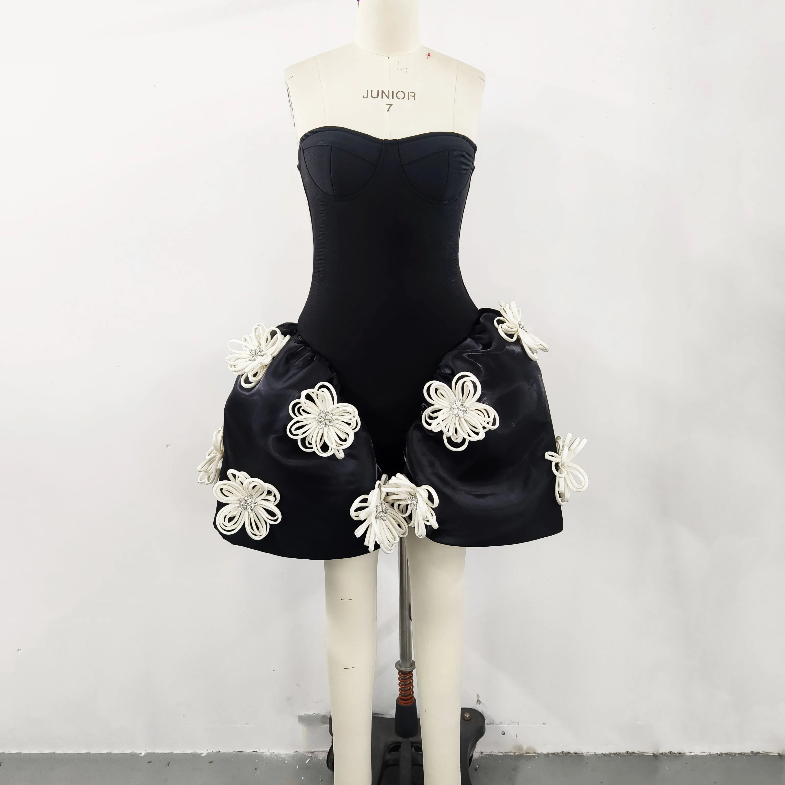 Black Color Women Sexy Strapless Florals Ball Gown Mini Bandage Dress Fashion Birthday Party Celebrate Evening Dress Vestido