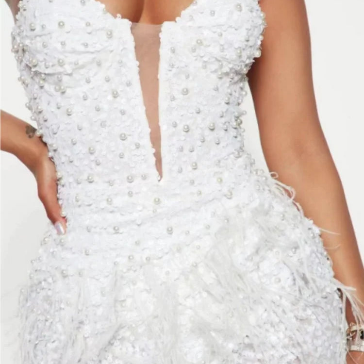 New Summer White Color Women Sleeveless Sexy V-Neck Bodycon Mini Dress Pearl Beading Feathers Nightclub Party Birthday Dress