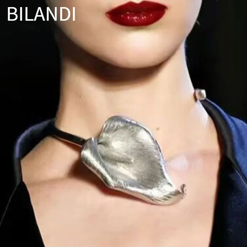 Bilandi Fashion Jewelry European and American Design Metal Flower Choker Necklace For Women Accessories Gifts Trend New