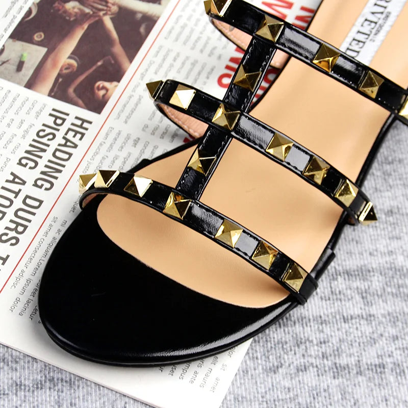 2023 summer women's sandals ladies casual slippers flat shoes simple style Fashion rivet design walking and shopping Large size