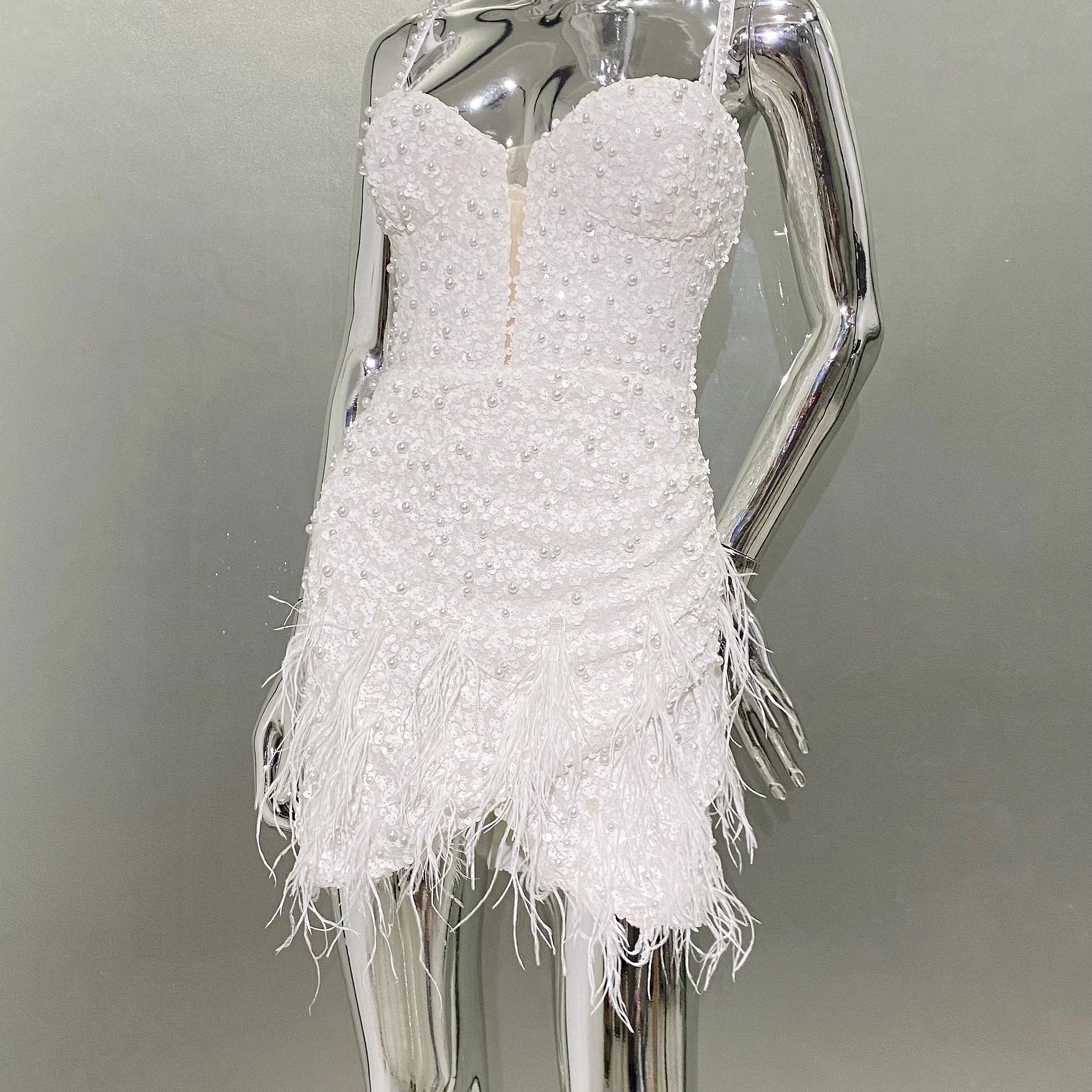 New Summer White Color Women Sleeveless Sexy V-Neck Bodycon Mini Dress Pearl Beading Feathers Nightclub Party Birthday Dress