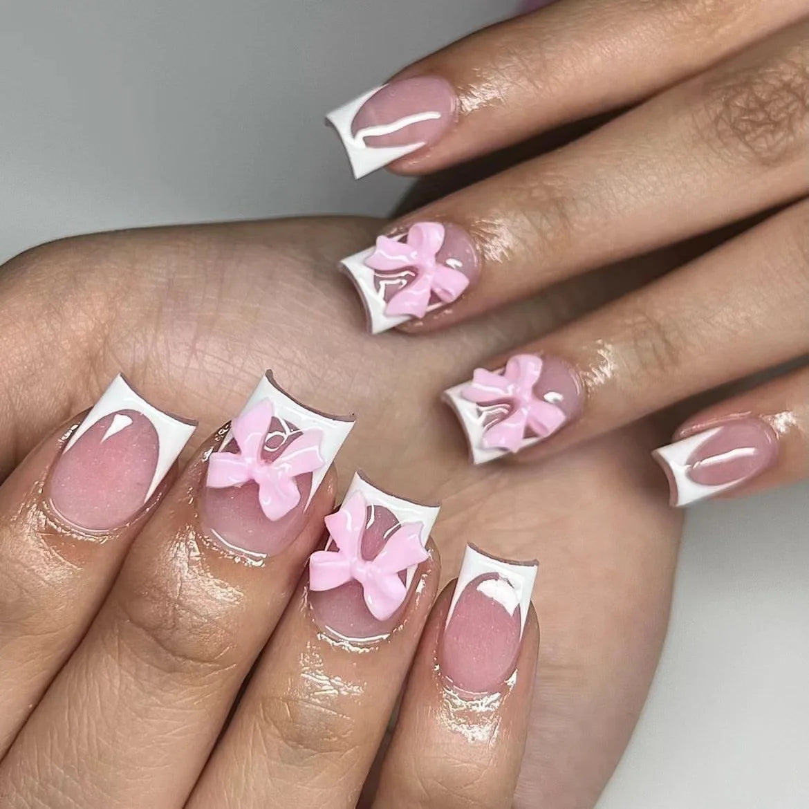 24Pcs Fashion White French Fake Nails with Pink Bow Design Short Square Head False Nails Wearable Simple Press on Nail Tips 285