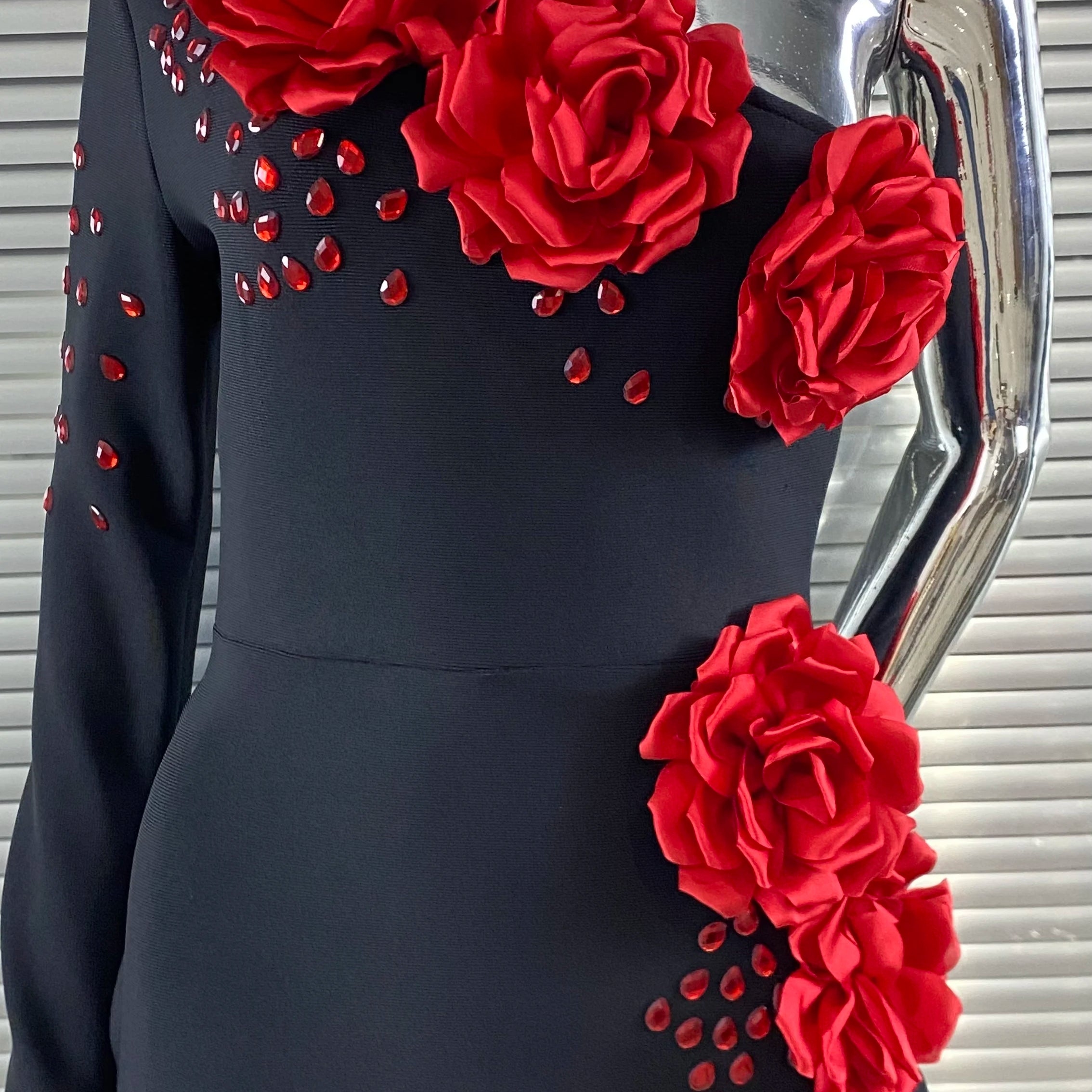 2025 New Red Flowers Shining Diamonds Sexy Oblique Shoulder Black Bandage Dress Woman Birthday Party Dress Wedding Party Outfit