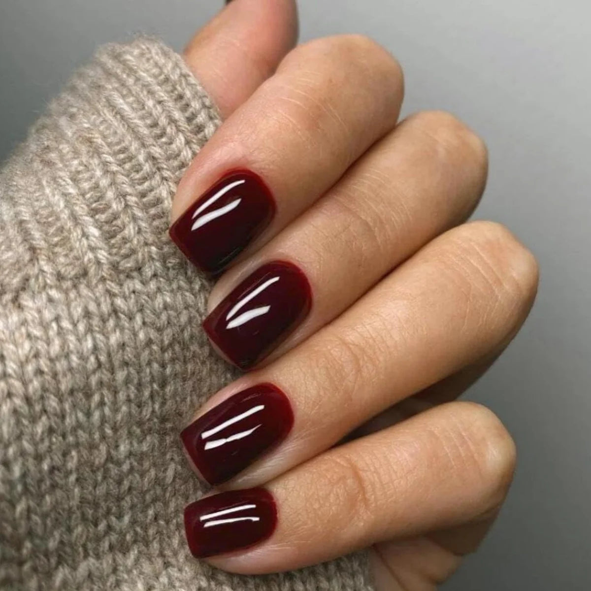 24Pcs Solid Color Wine Red Design False Nails Short Square Head Fake Nail Art Tips Simple Finished Manicure Tips Press on Nails 489