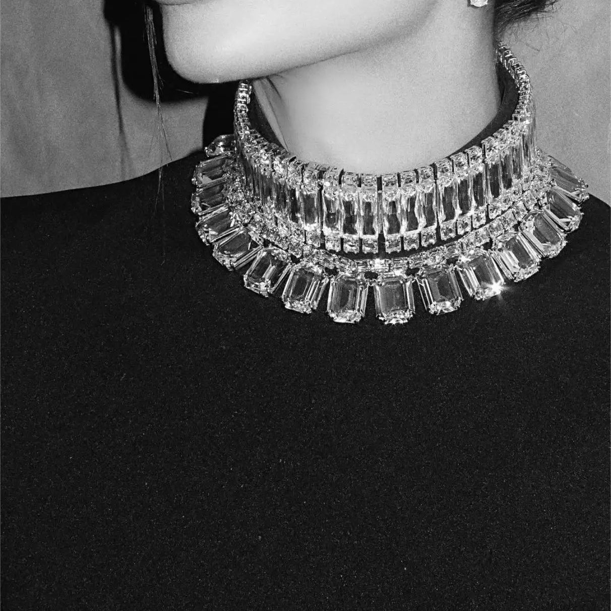 STOCK Shining Diamonds Neck Flare Sleeve Black Long Bandage Dress Elegant Woman Evening Party Dress Cocktail Party Outfit