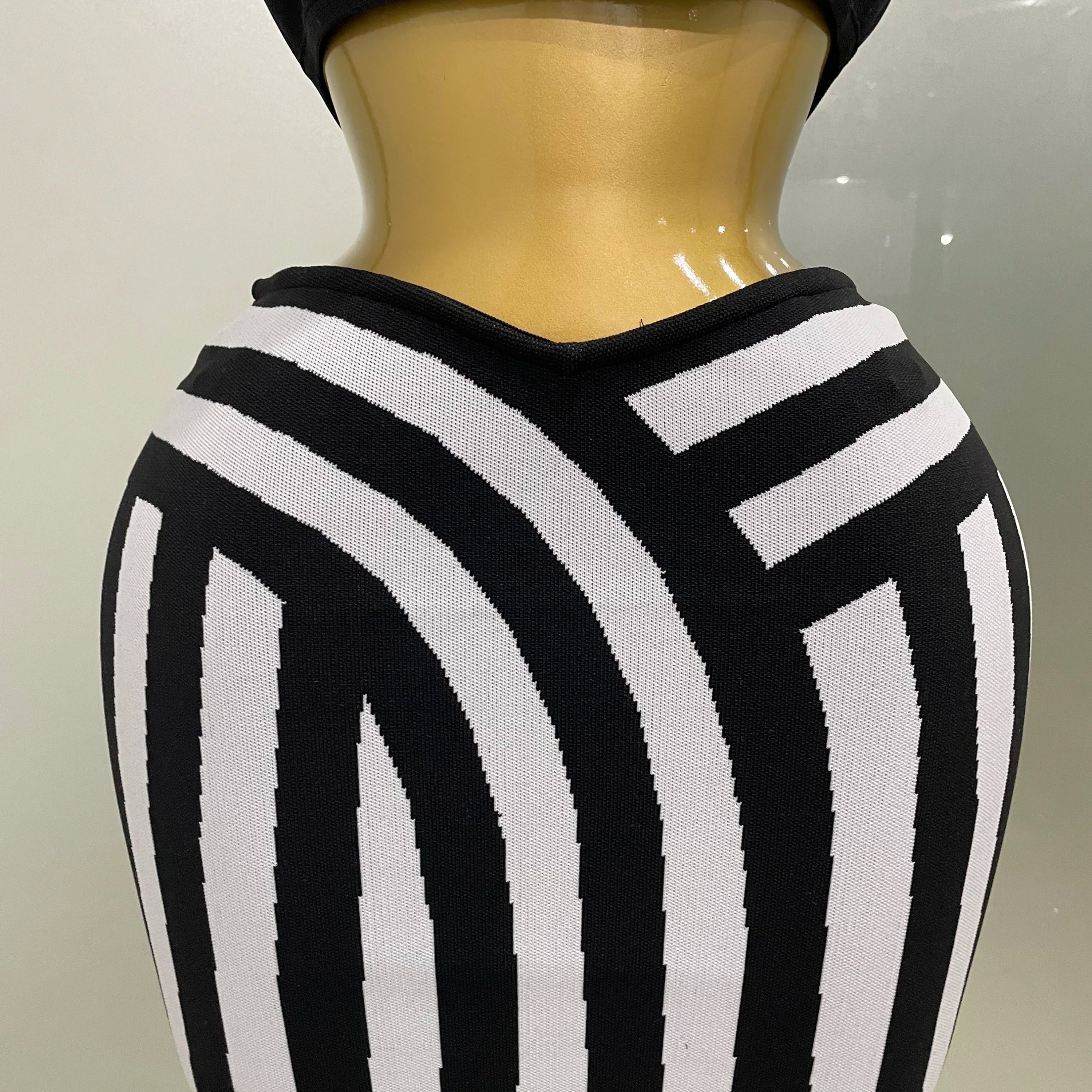 2025 New Women Celebrity Sexy Jacquard Black White Two Piece Bodycon Striped Bandage Skirt Set Designer Evening Party Dress