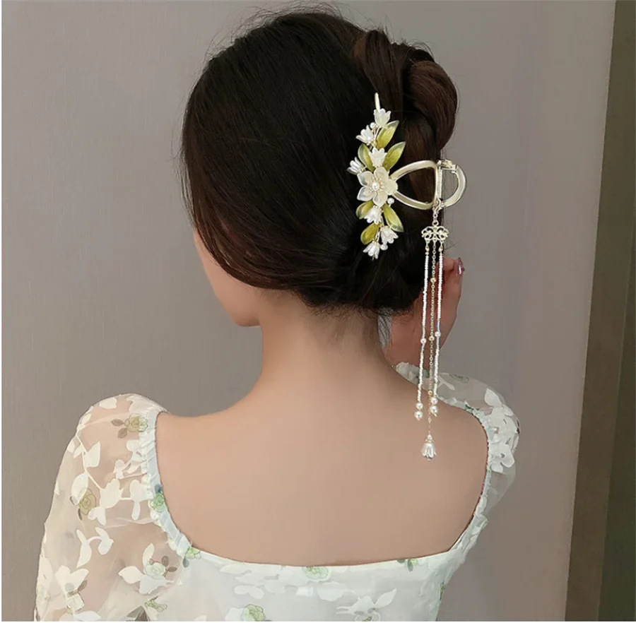 New Fashion pearl crystal flower Metal Hair Claw Clips Simple Non Slip Gold retro Barrettes Hair Jaws For Women Girls Daily gift