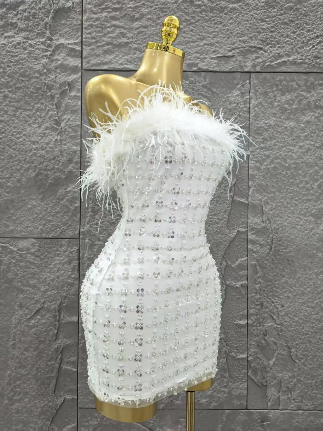 White Color Women Sexy Strapless Feathers Bodycon Mini Dress Celebrate Fashion Nightclub Party Birthday Outfit Vestido