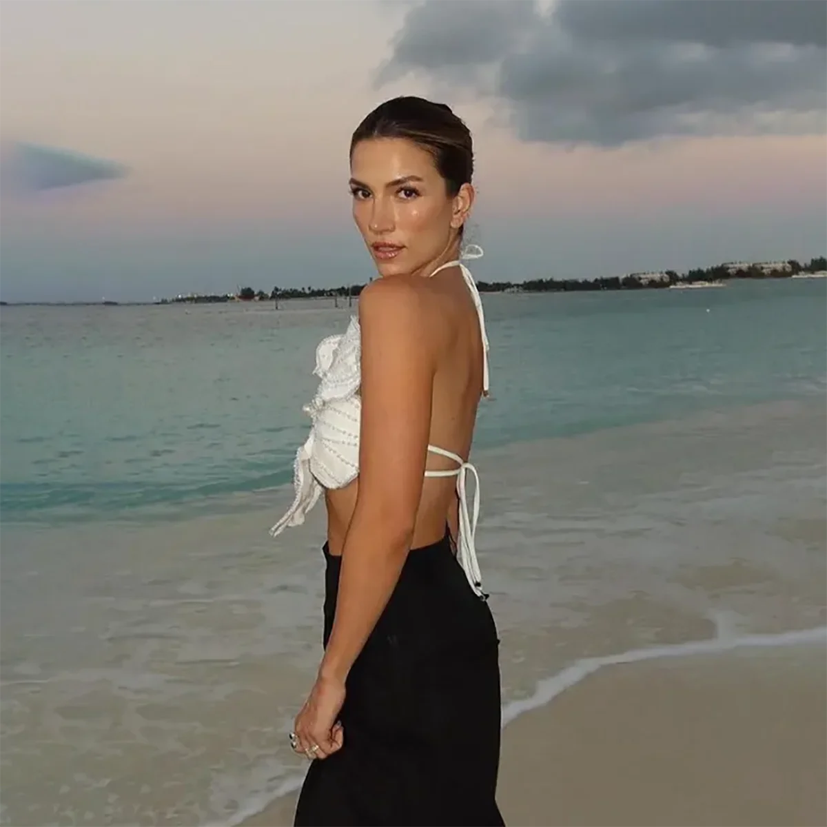 Fashion Flower Bikini Pearl Design Neck Swimsuit Luxury Sexy Tube Top Halter Seaside Vacation Hollow Trousers Women'S Retro