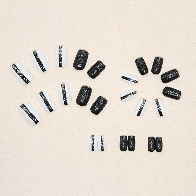 Reusable Adhesive Nail Short False Nails Press On Nails Tips Nails Fake Manicure With Glue Decorated False Nails