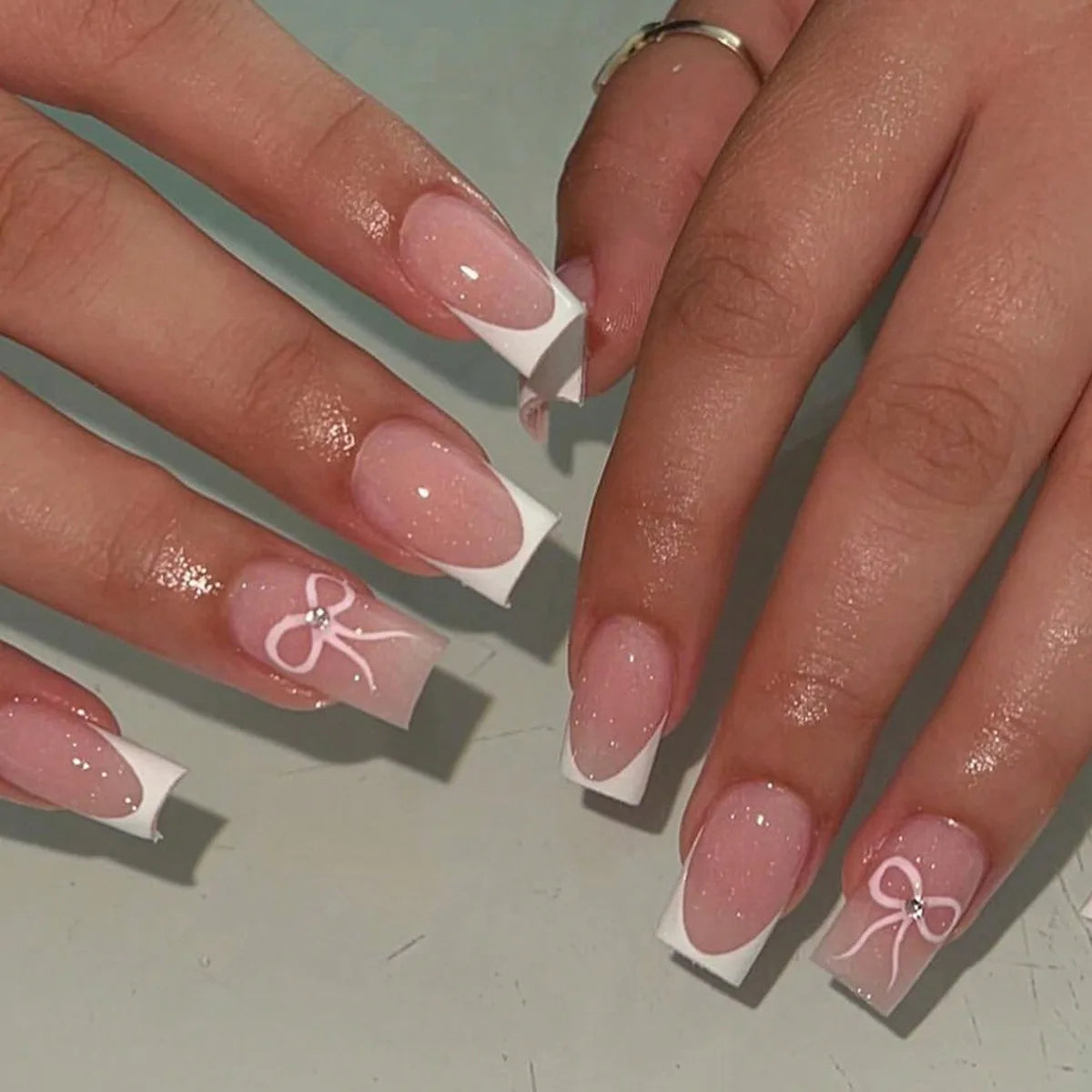 24Pcs Mid-length Square Head Nails Set Press on White French Bow Design Fake Nail Rhinestone Reusable Full Cover False Nail Tip S501