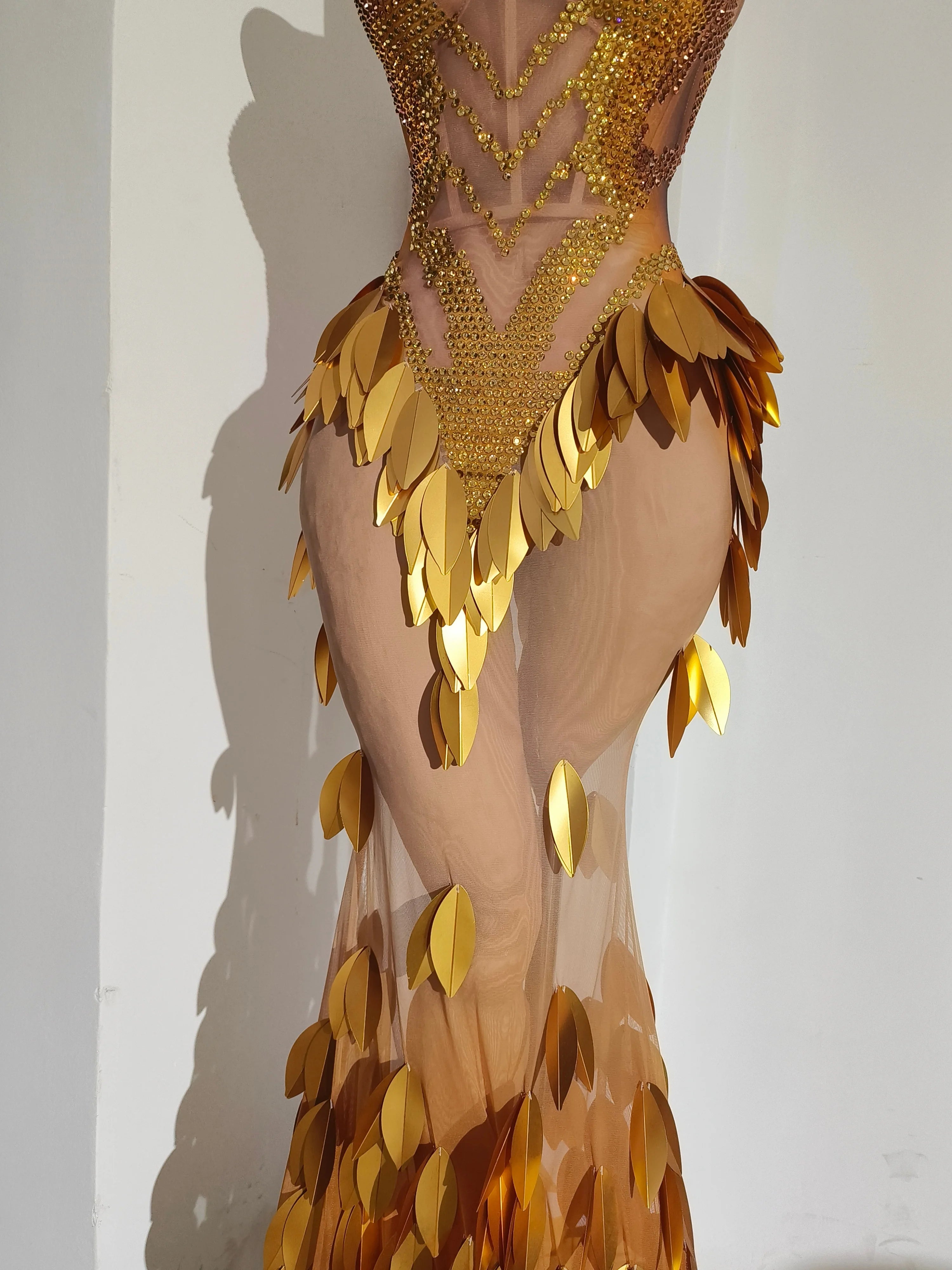 Luxurious Gold Strapless Dress Women Sexy Sheer Mesh Full Crystal Beaded Leaf Form-Fitting Mermaid Formal Event Party Costume