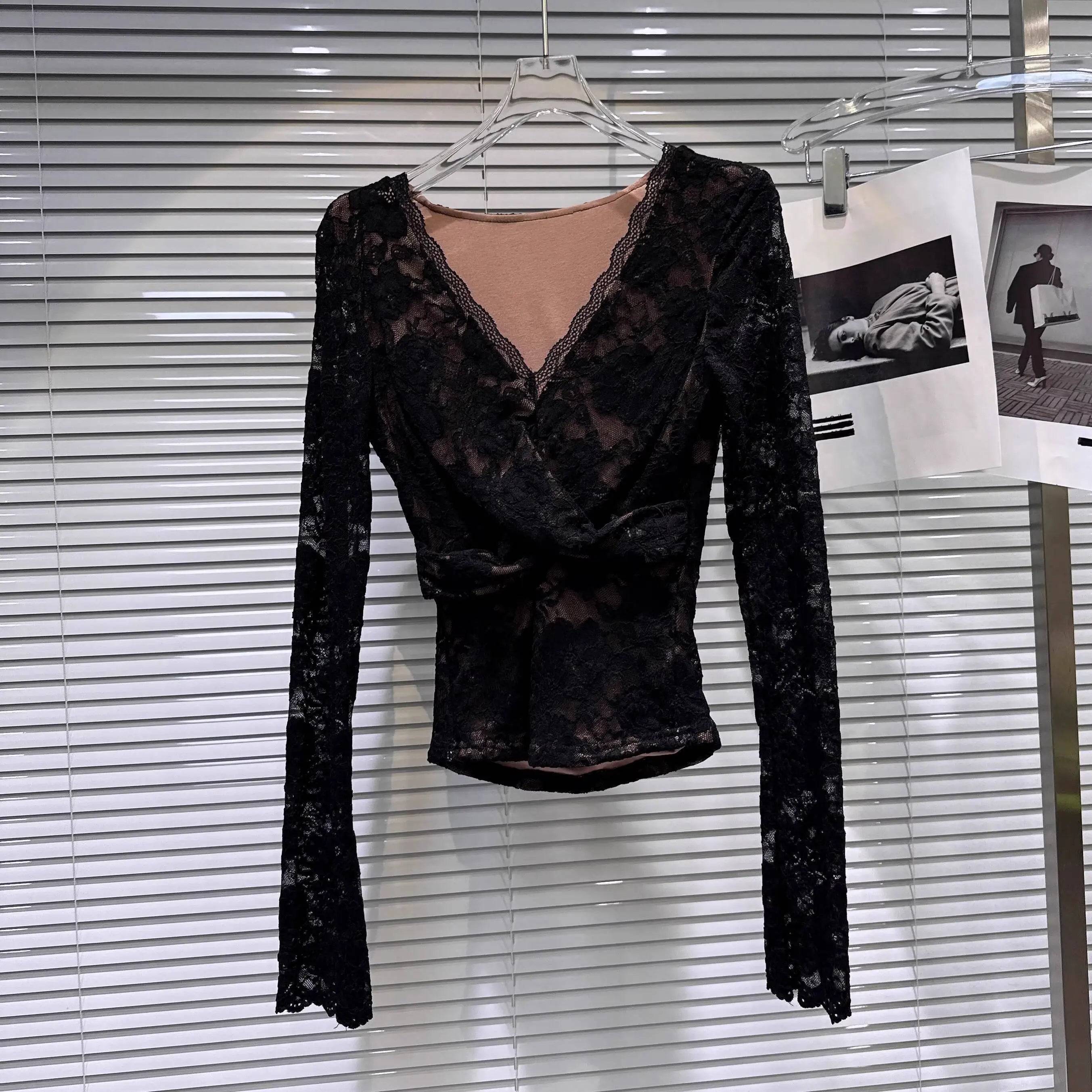 Winter New Fashion New V-neck Lace Patchwork Knot Lined Small Shirt For Women Slim Fit Versatile Tops Female 11A07612 Black