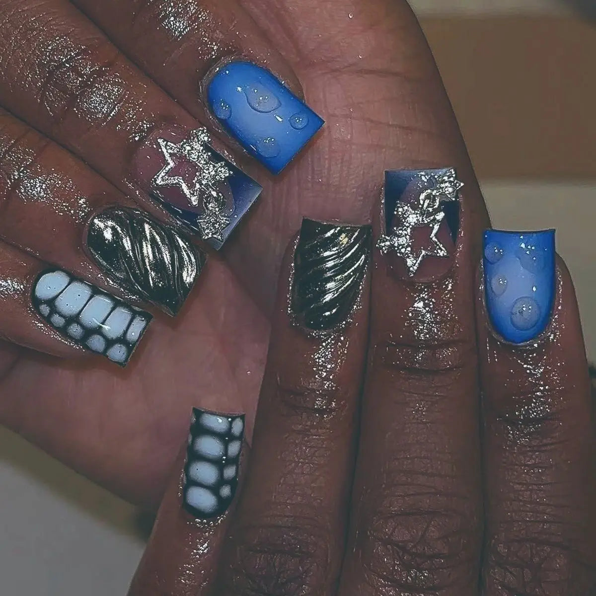 24Pcs Press on Fake Nails Zebra Stripes Short Square Head Crucifixion French False Nails Wearable Manicure Tips Acrylic Nail Art 5