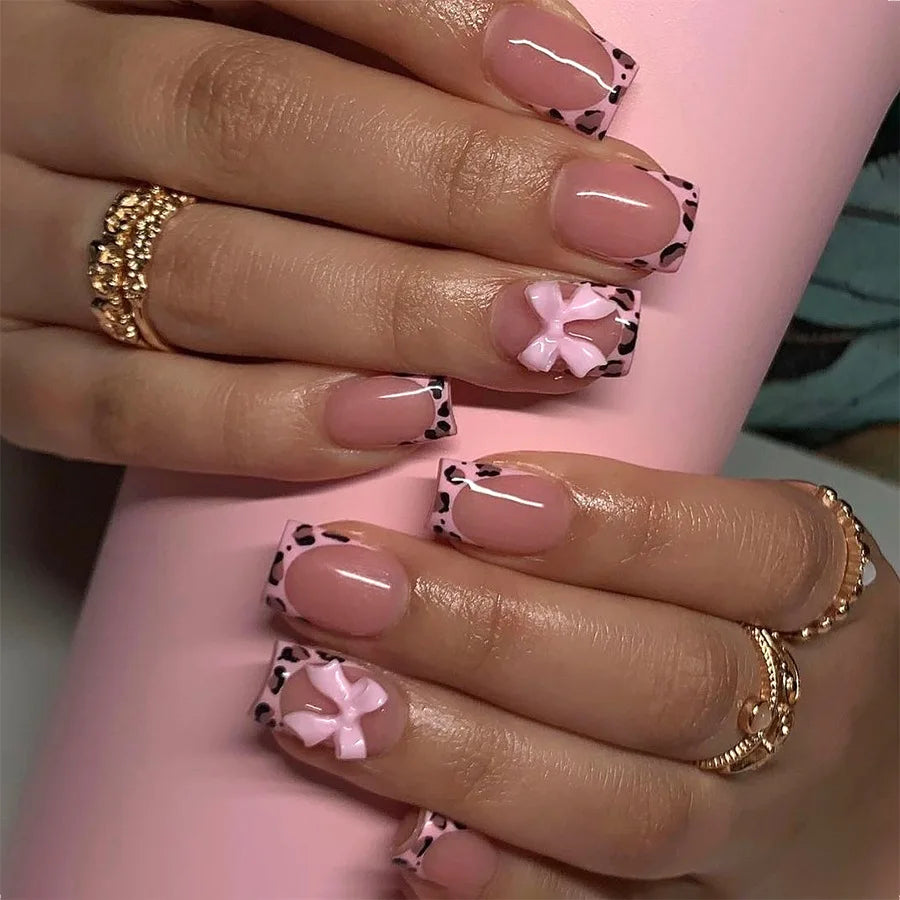 24Pcs French Pink Press on Nails Short Square Head Fake Nails with Flower Rhinestone Design Wearable Finished False Nail Tips 606
