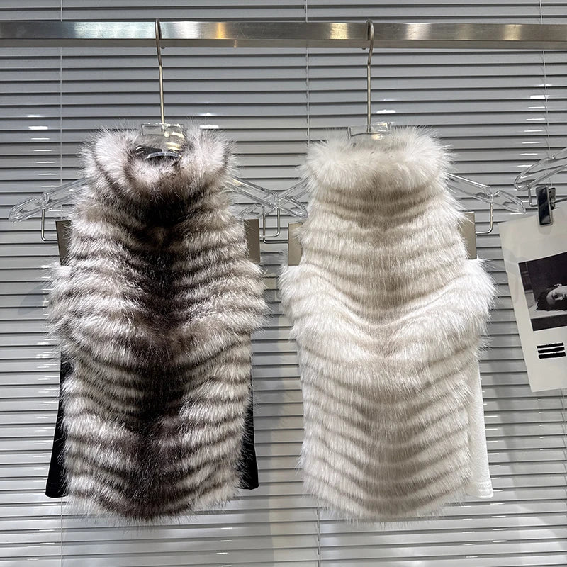 Winter New Fashion Gradient Faux Fur Patchwork Backless Halter Top For Women Outwear Vest Female Trend 11A07670