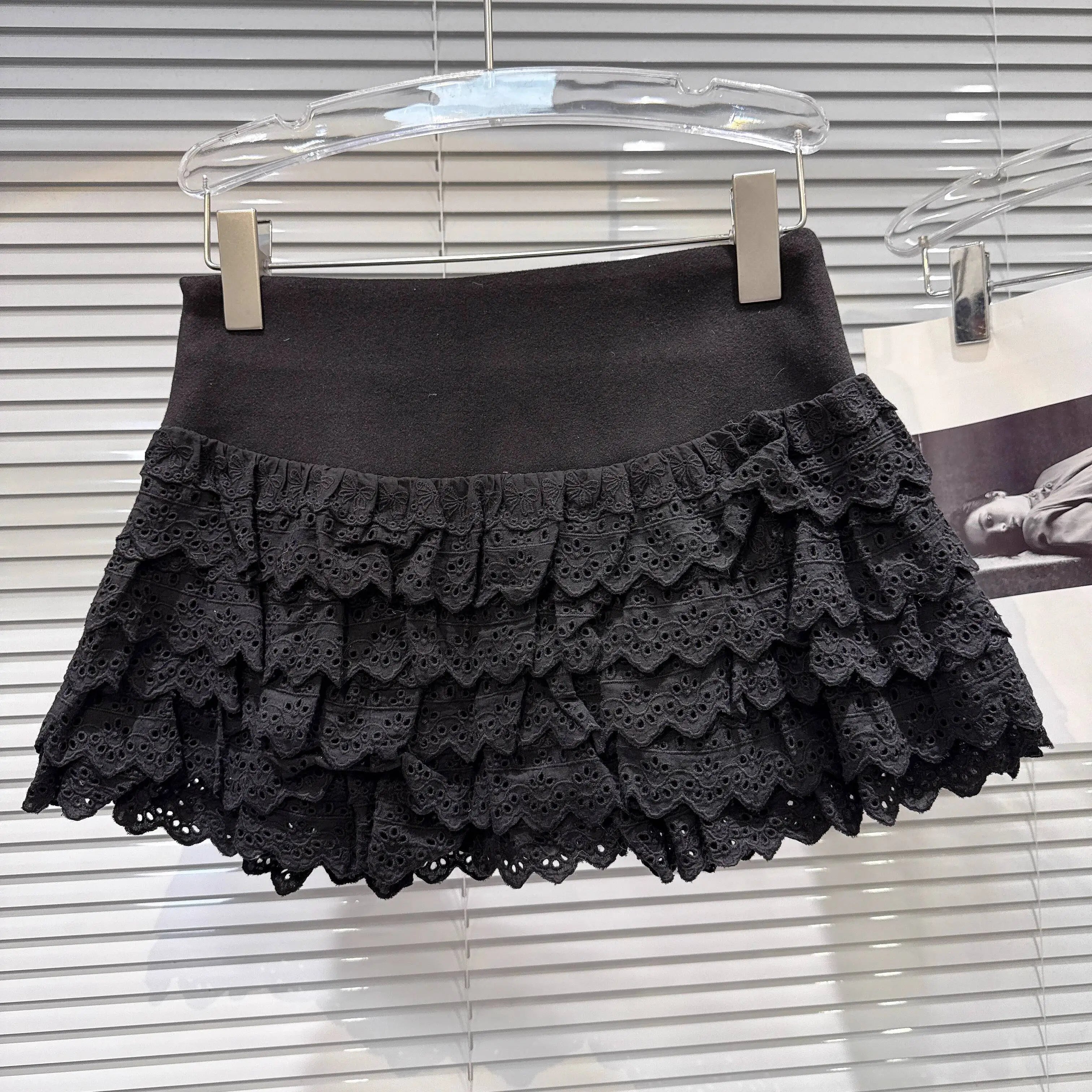 Winter New Sweet Multi-layer Skirt Thickened Wool Short Skirt For Women Solid Color Cake Mini Skirts Female 11A07923 Black