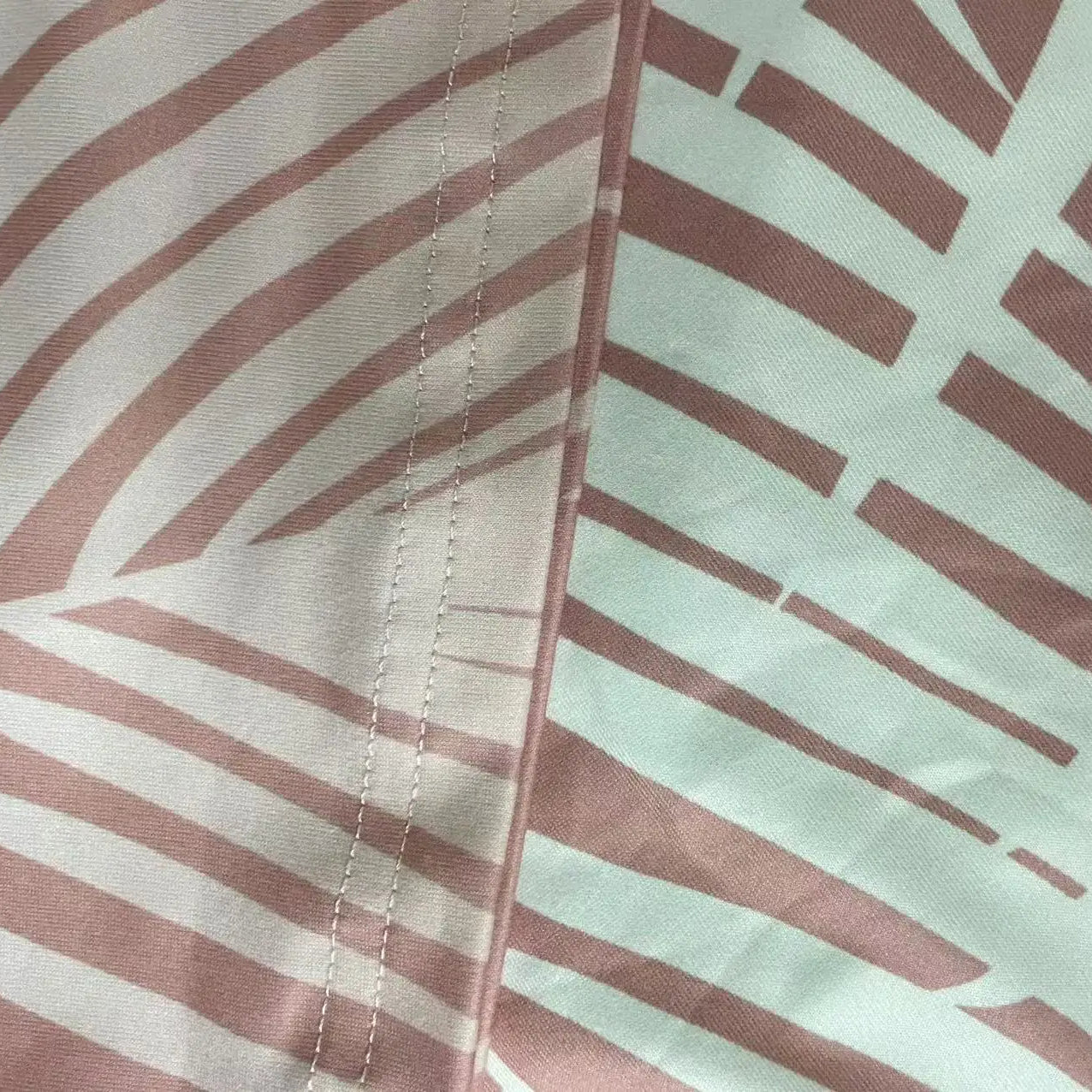 Plus size women's fashion casual vacation short sleeve set with printed top and solid color bottom.