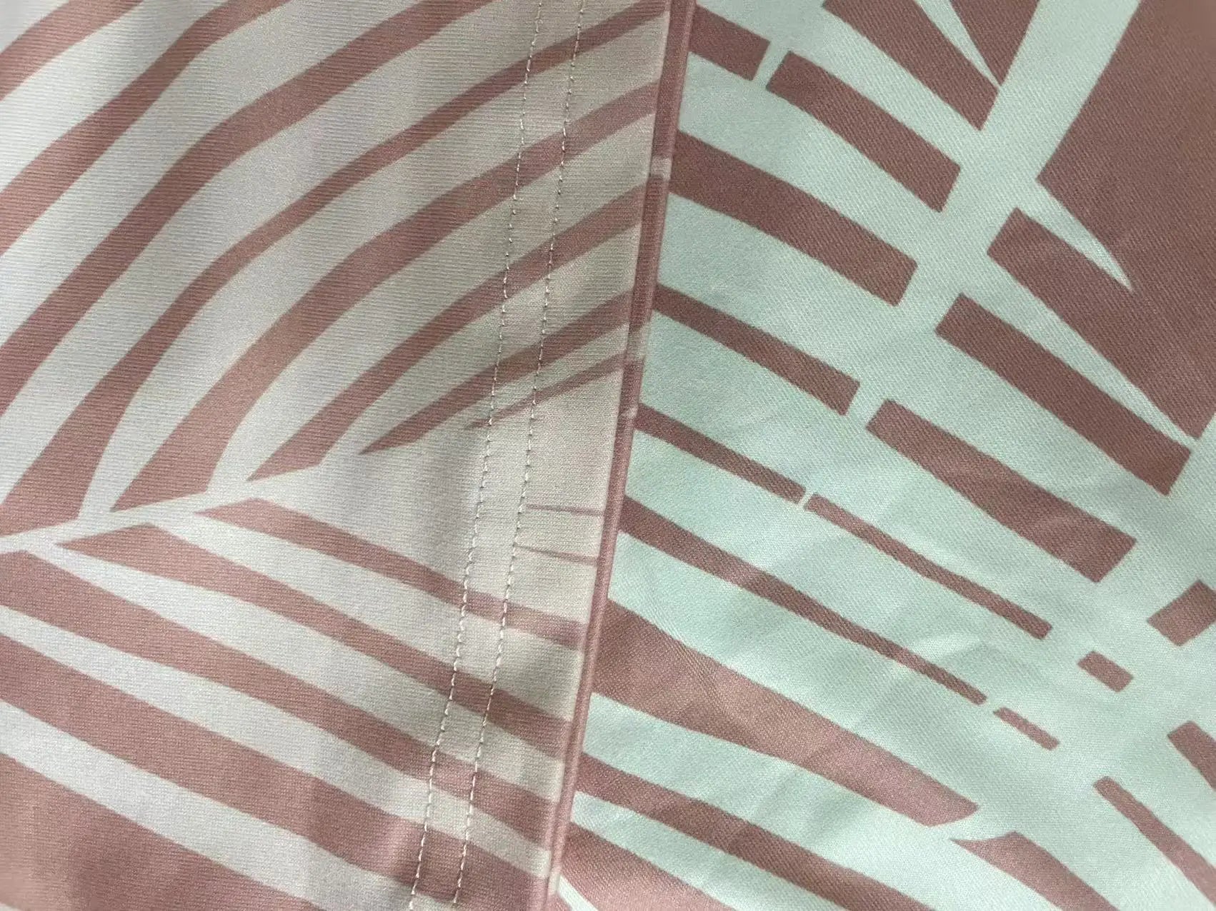 Plus size women's fashion casual vacation short sleeve set with printed top and solid color bottom.