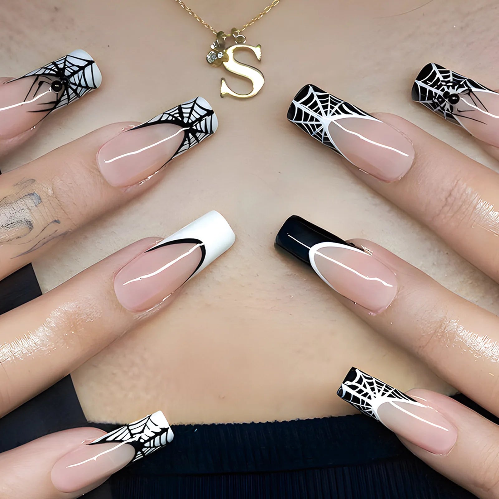 24pcs Sliver Spider Design Fake Nail Heavy Metal Halloween False Nail Tips Full Cover Wearable Black Cool Almond Press on Nails W7