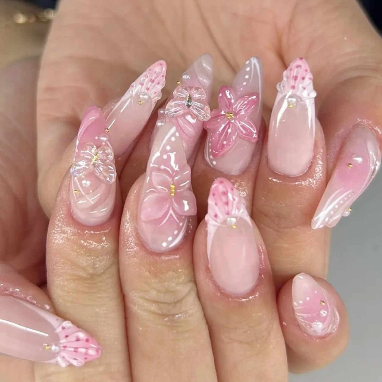 24pcs/set Medium fake nails for women girls 3D embossed flowers butterfly shell designs Summer almond tips press on false nail 2614