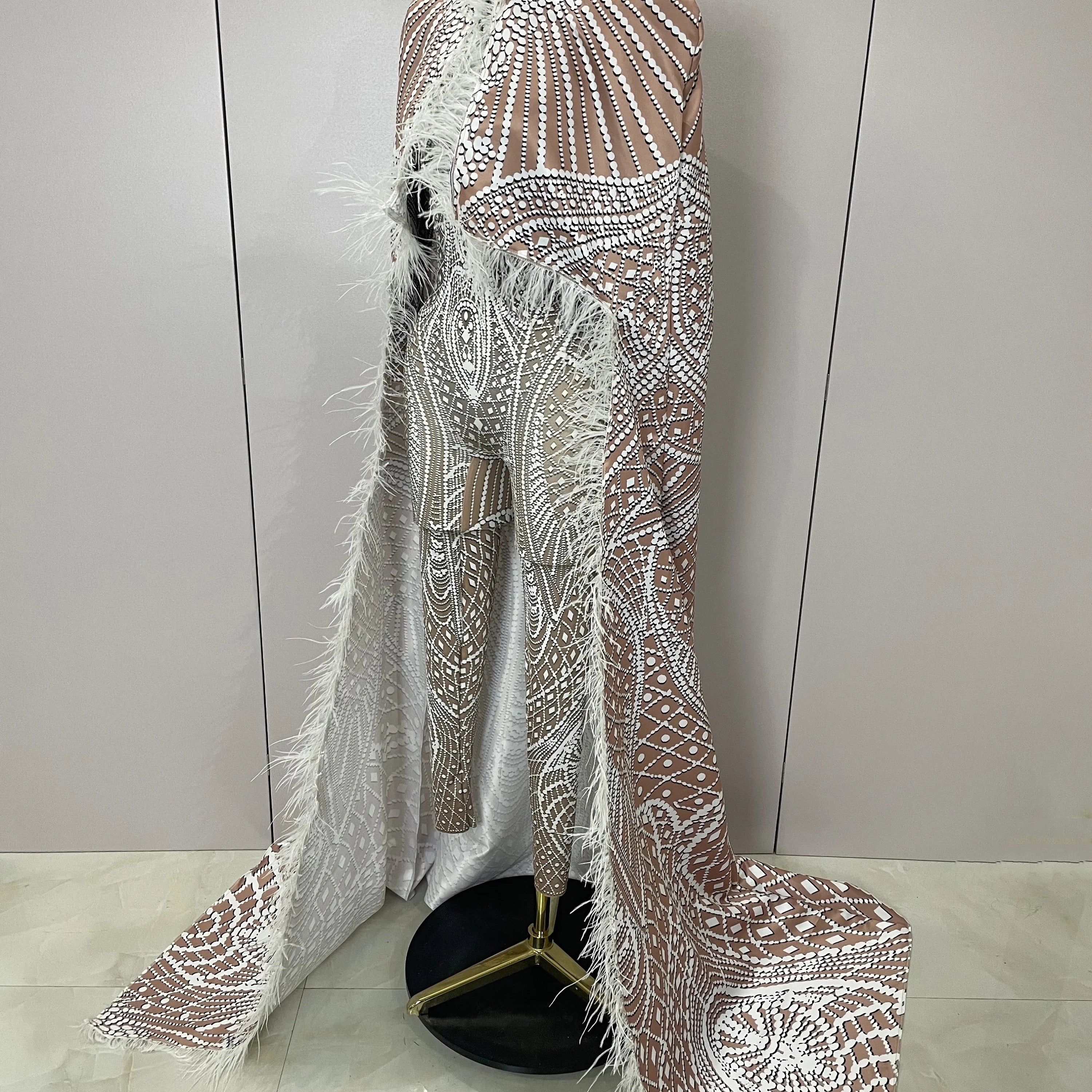 2025Luxury Feathers Cloak White Printing Sexy Sheath Jumpsuit Women Evening Party Bar Nightclub Singer Stage Performance Costume