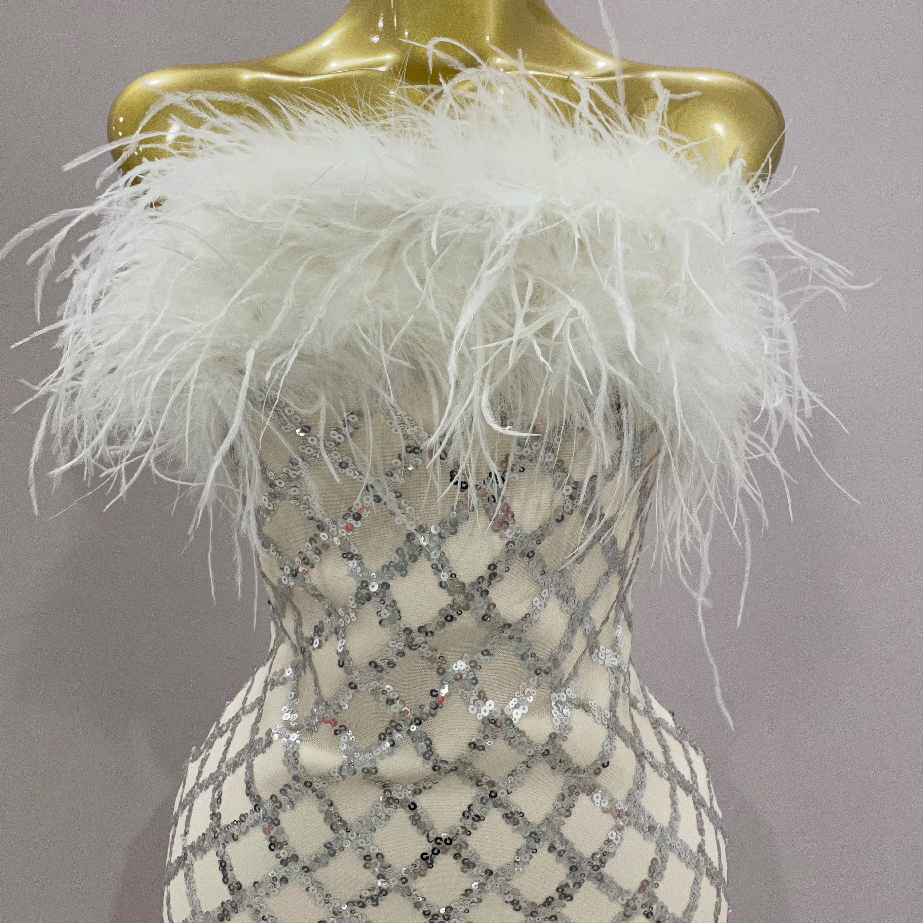 2025 New Shinning White Feathers Sequins Straples Bodycon Dress Women Fashion Celebrate Luxury Birthday Party Cocktail Dress