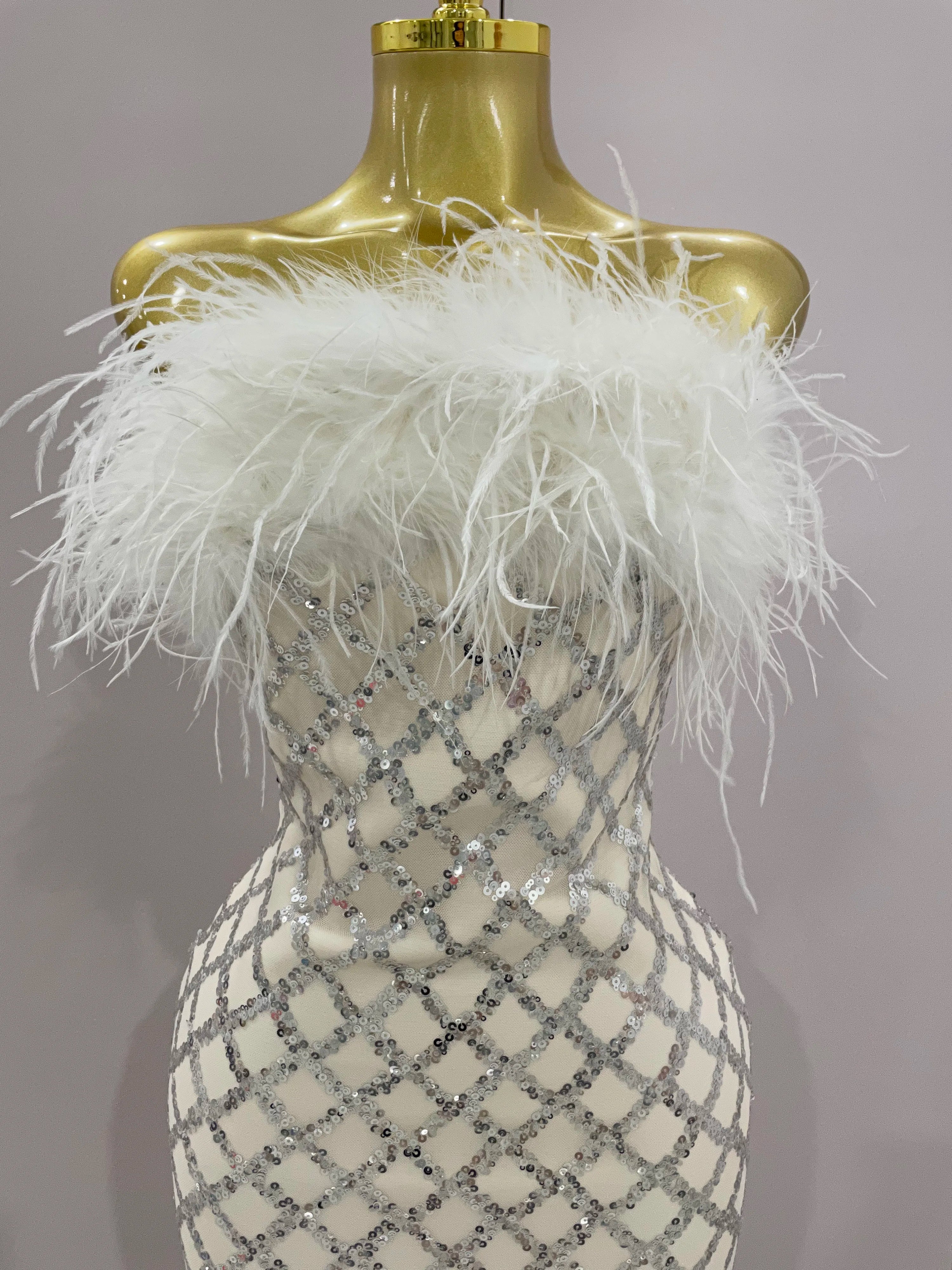 2025 New Shinning White Feathers Sequins Straples Bodycon Dress Women Fashion Celebrate Luxury Birthday Party Cocktail Dress