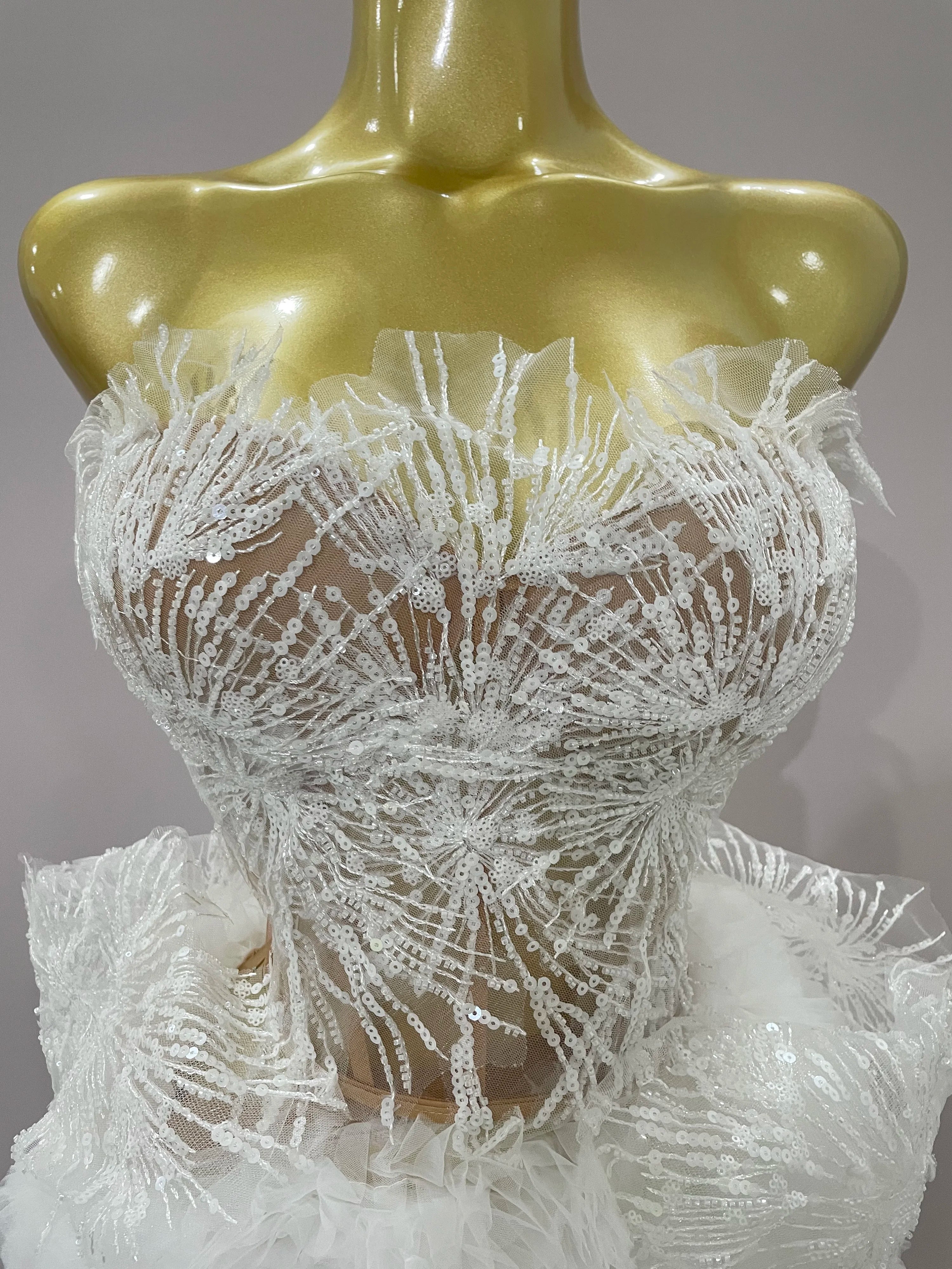 Stock Sexy White Lace Strapless Tops Ruffles Mini Skirt 2 PCS Set Women Evening Party Nightclub Singer Stage Performance Costume